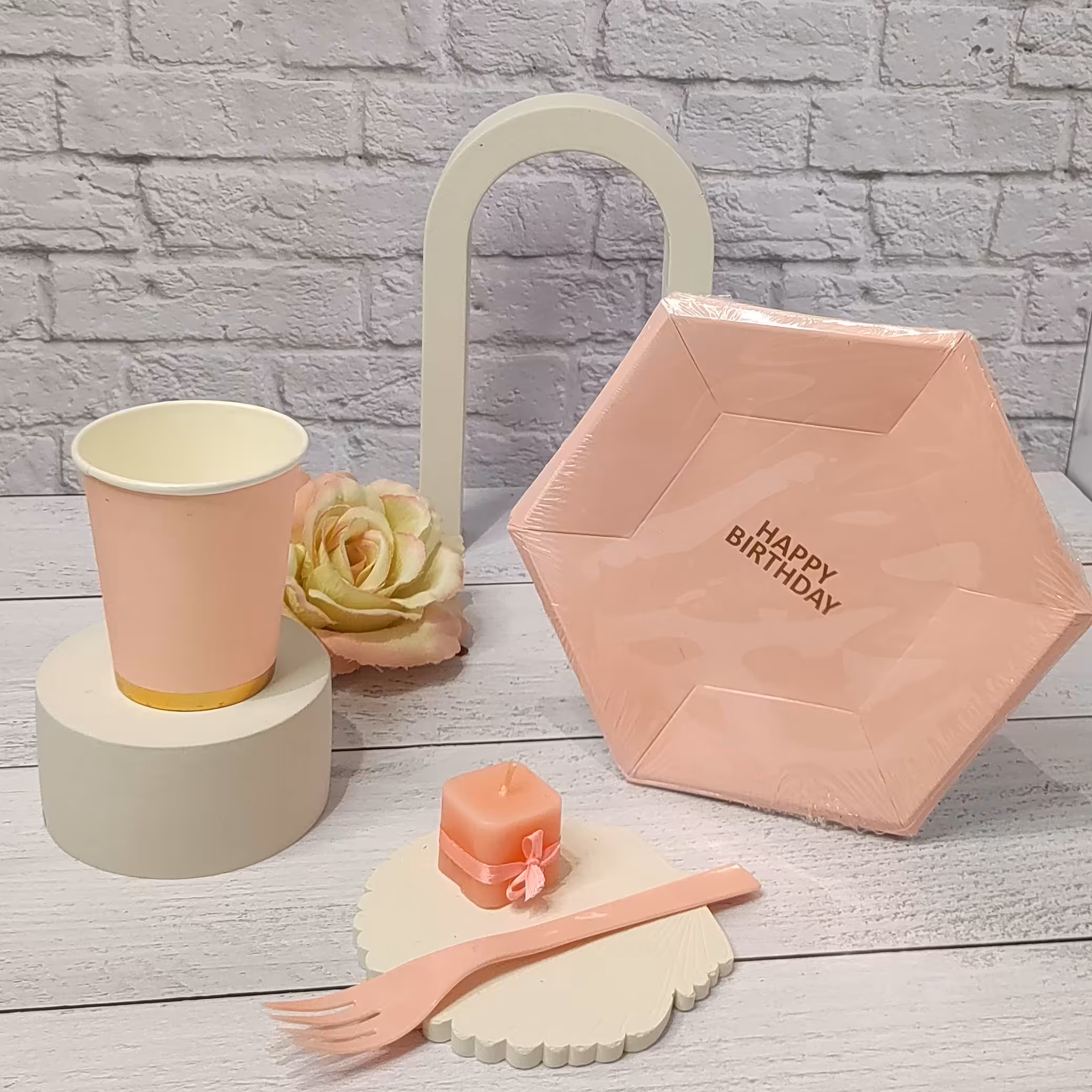 تم تولد صورتی پاستیلی 6ضلعی 