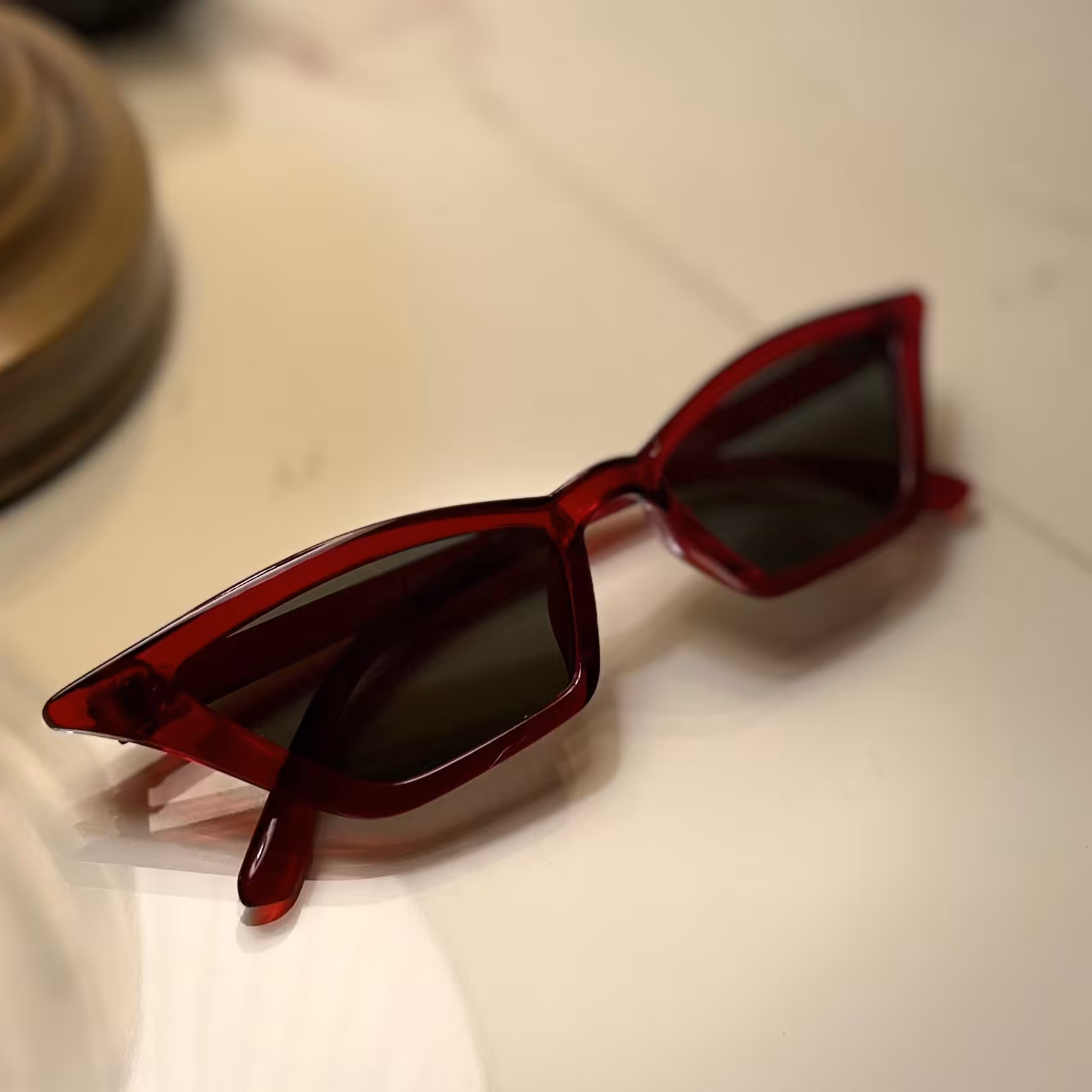 عینک کشیده فریم قرمز