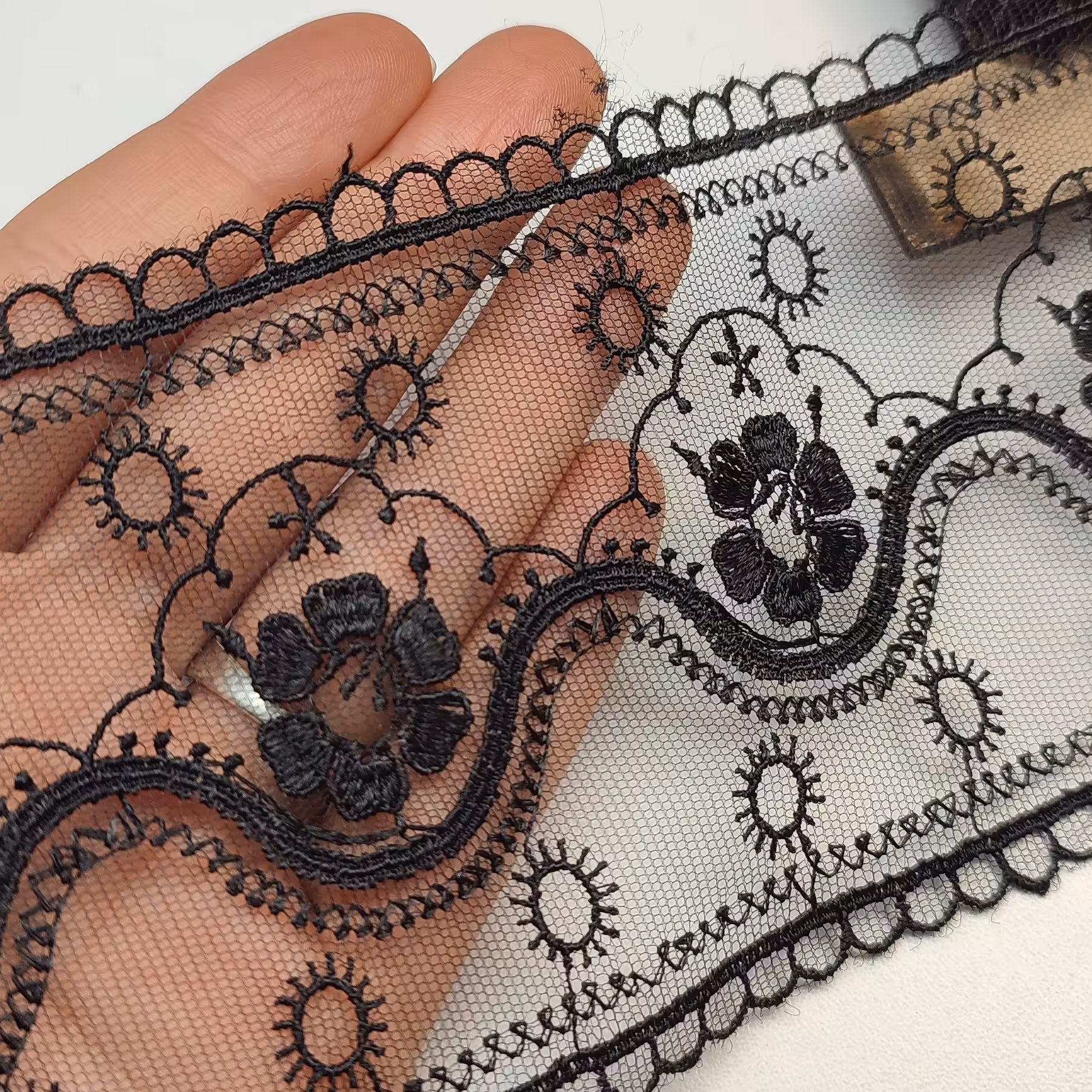 تور ارگانزا ترک مشکی حدود 9 سانتی متر 