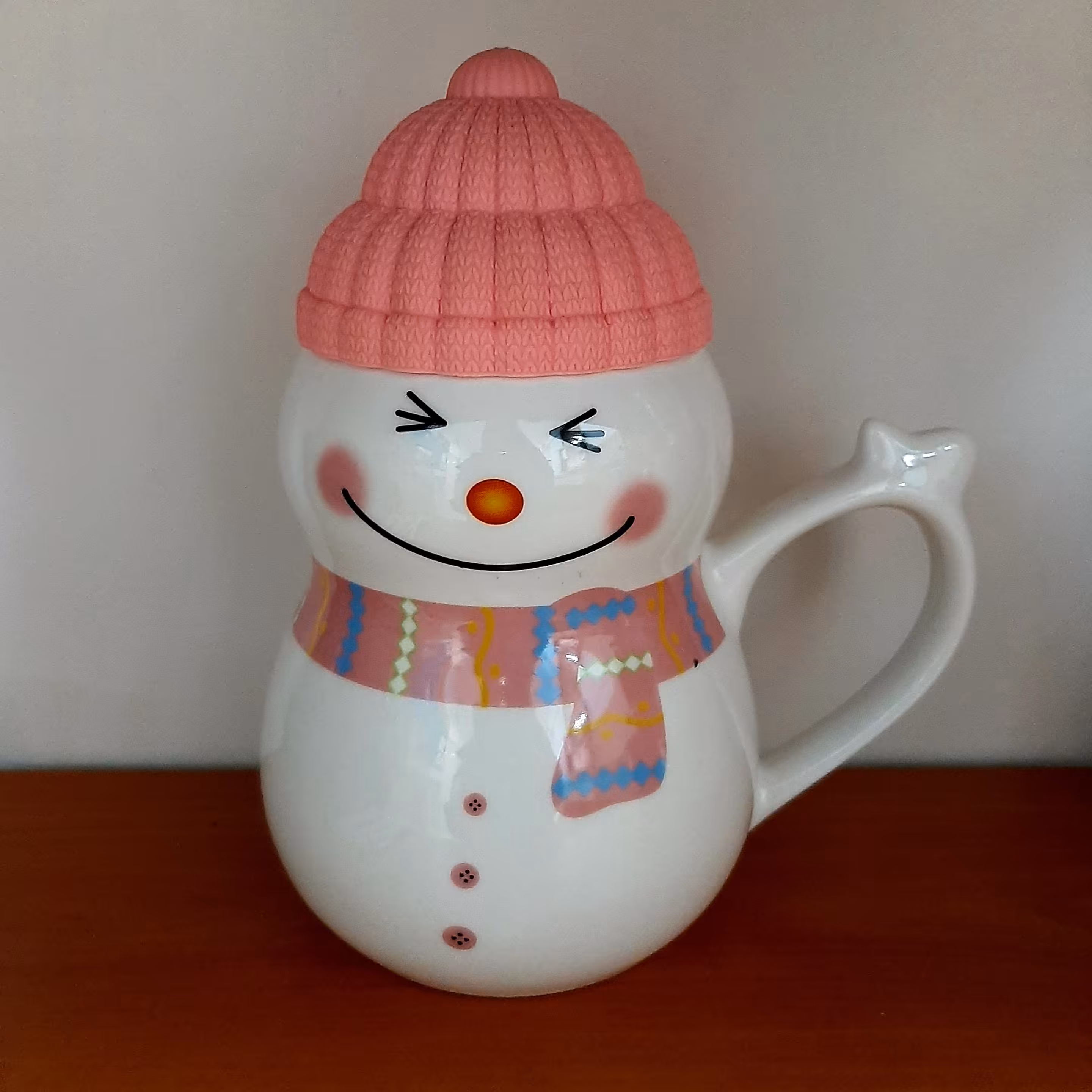 ماگ سرامیکی آدم برفی با در لاستیکی مدل کلاه 