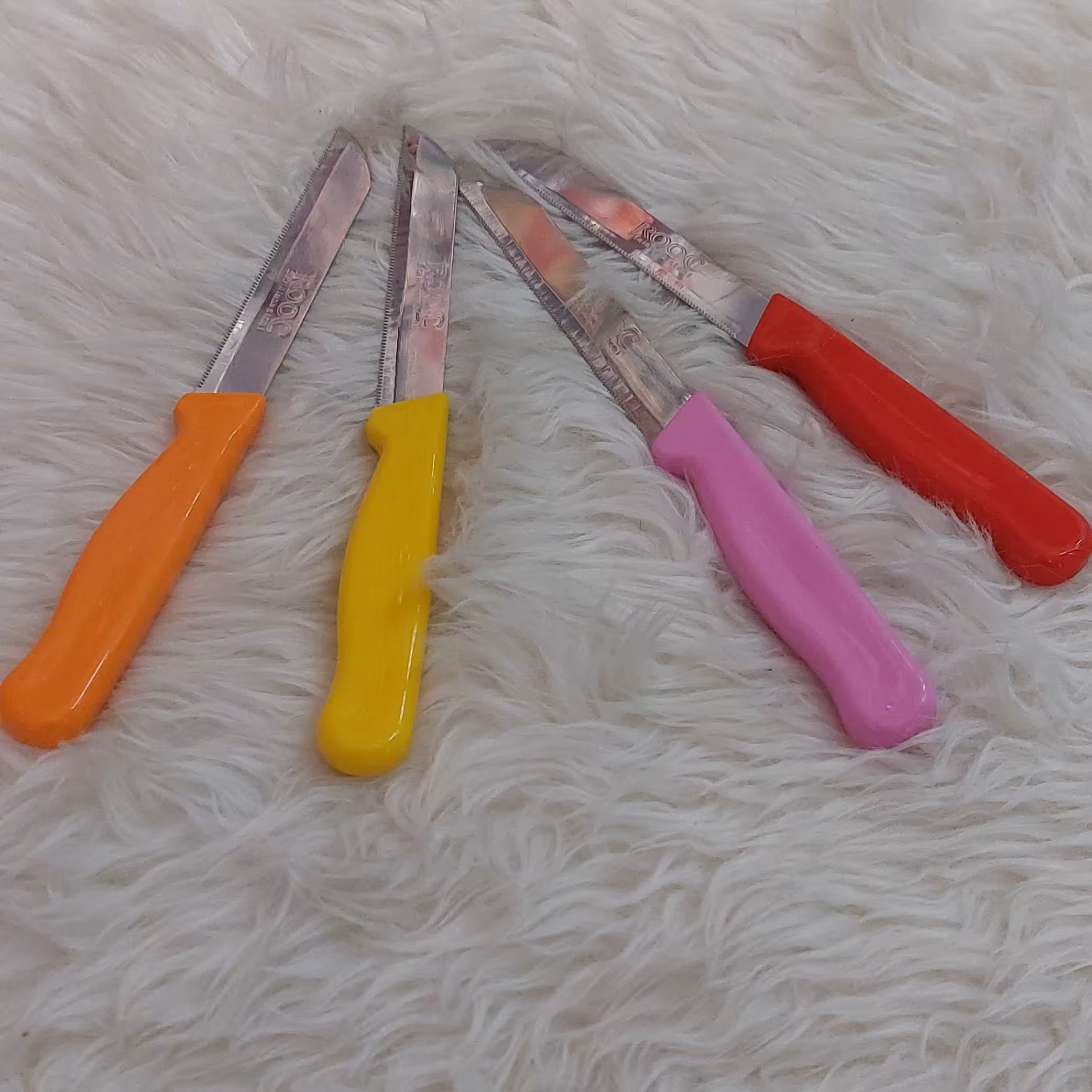 چاقو اره ای تک ROOC رنگهای شاد و پاستیلی در پلاسکو دهقان 