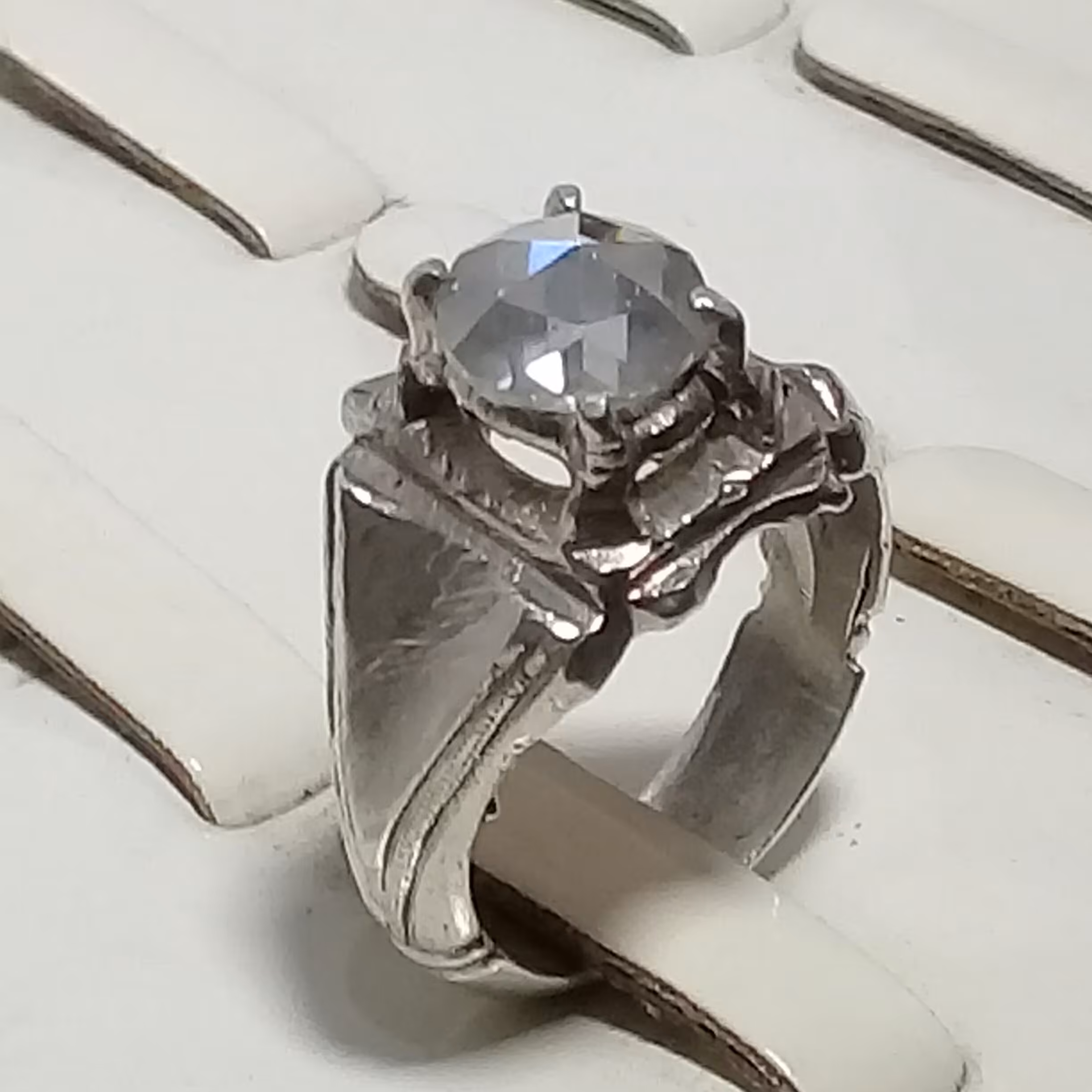 انگشتر دستساز قدیمی الماس 2 قیراطی درشت معدنی ضریب سختی 10 