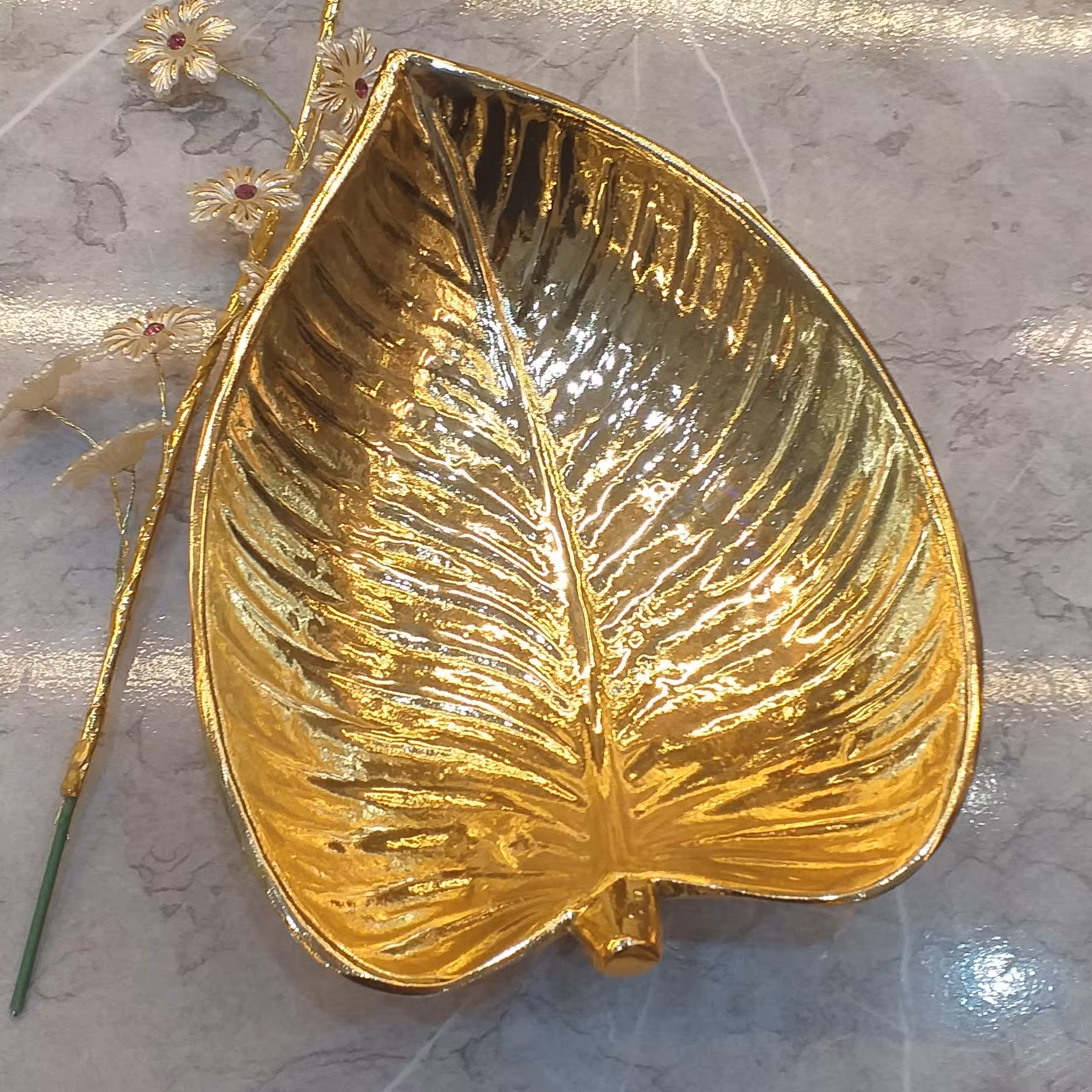 برگ‌آلومینیومی آبکاری براق  با کیفیت طلا و نقره سایز کوچک