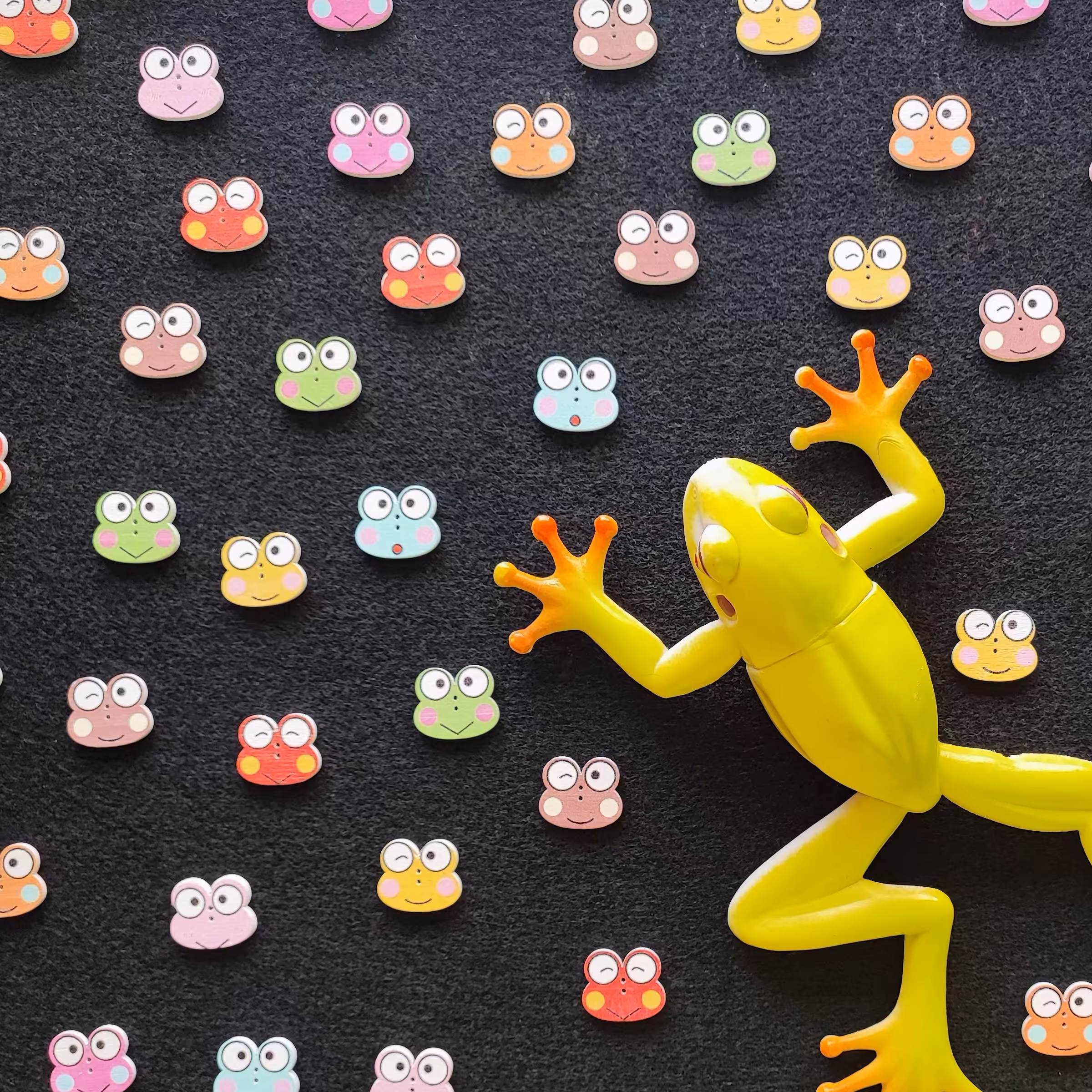 دکمه چوبی  کودک