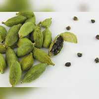 دانه هل اعلاء و باکیفیت  50 گرم ادویه دانه هل