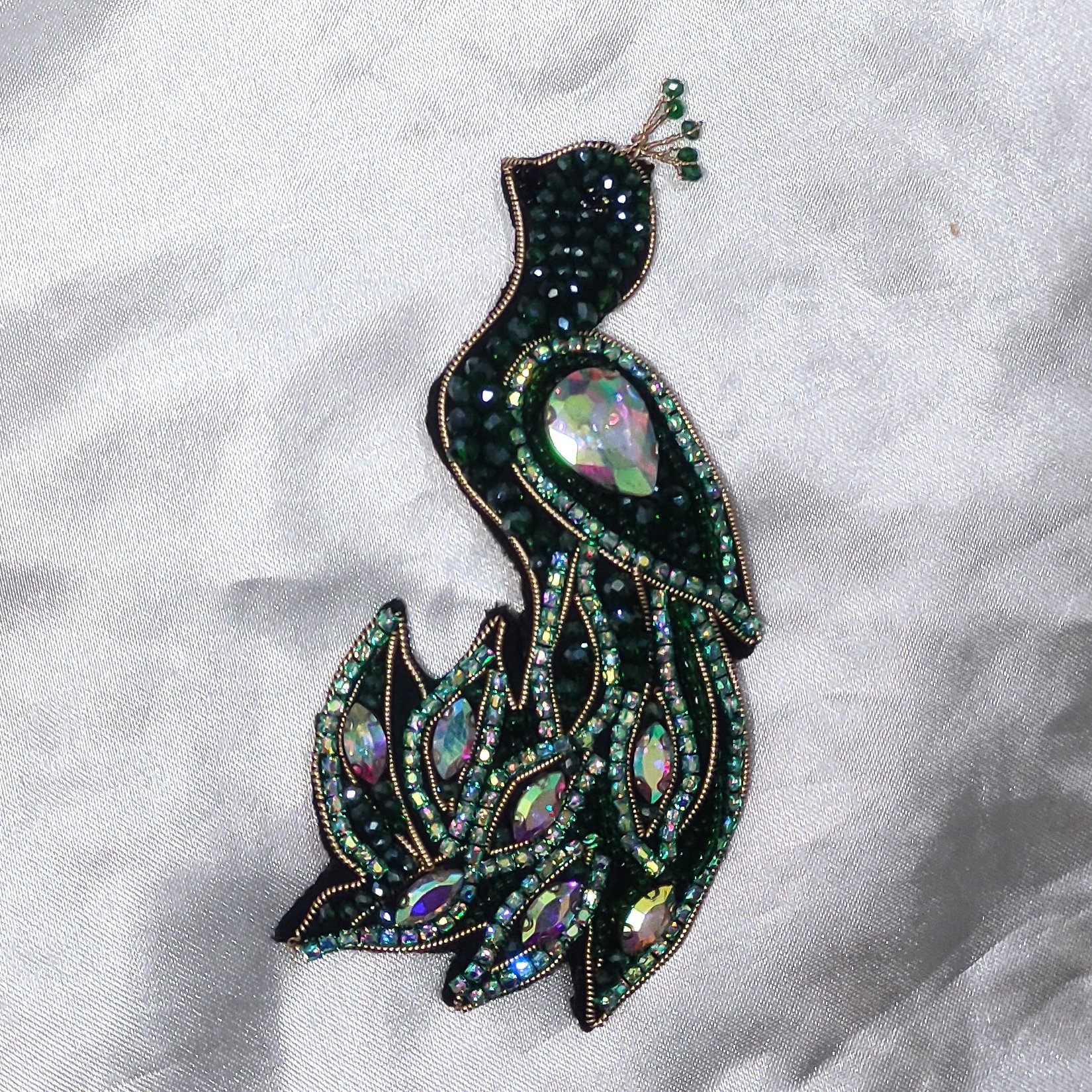 سنجاق سینه طاووس