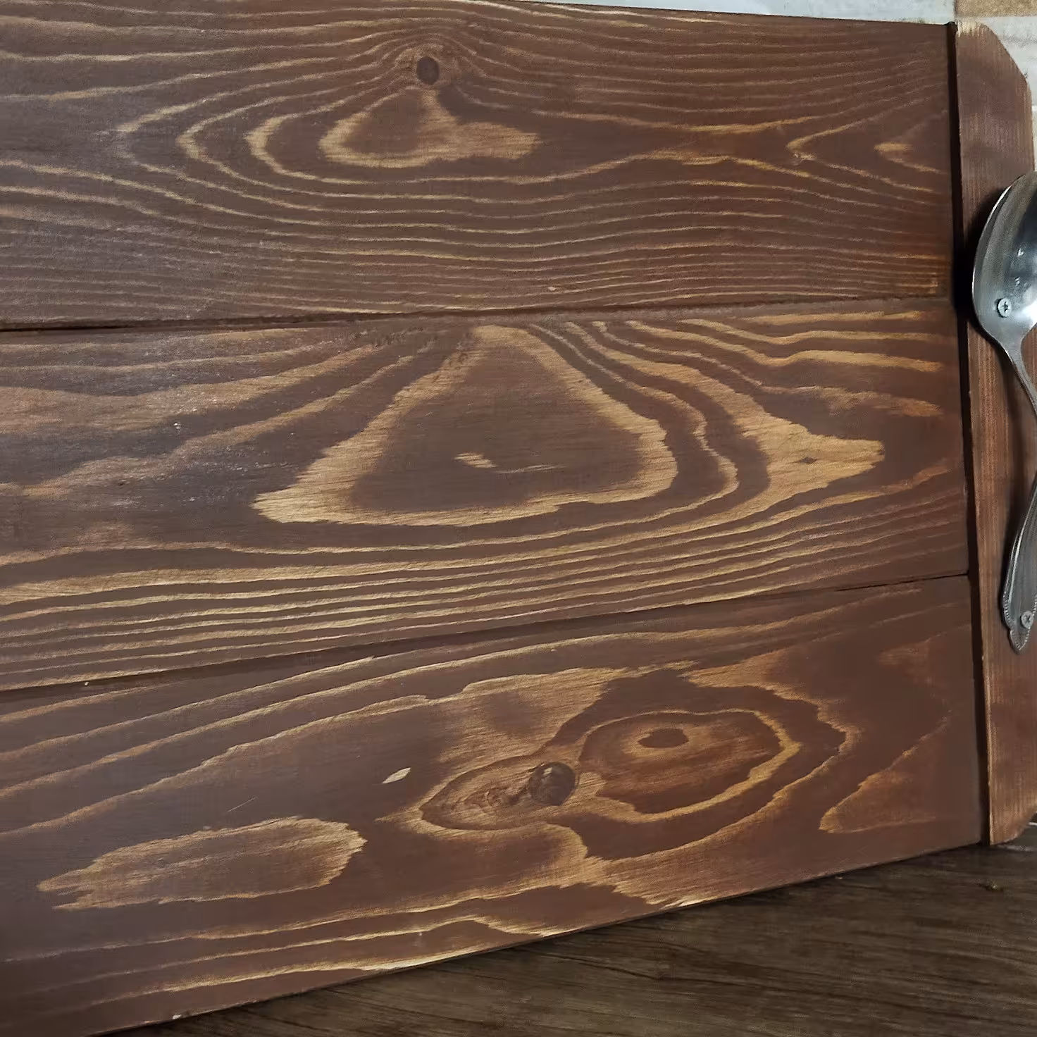 سینی چوبی. ساخته شده از چوب روسی  درجه یک در ابعاد 30در 47 مخصوص سرو پیتزا و فست فود 