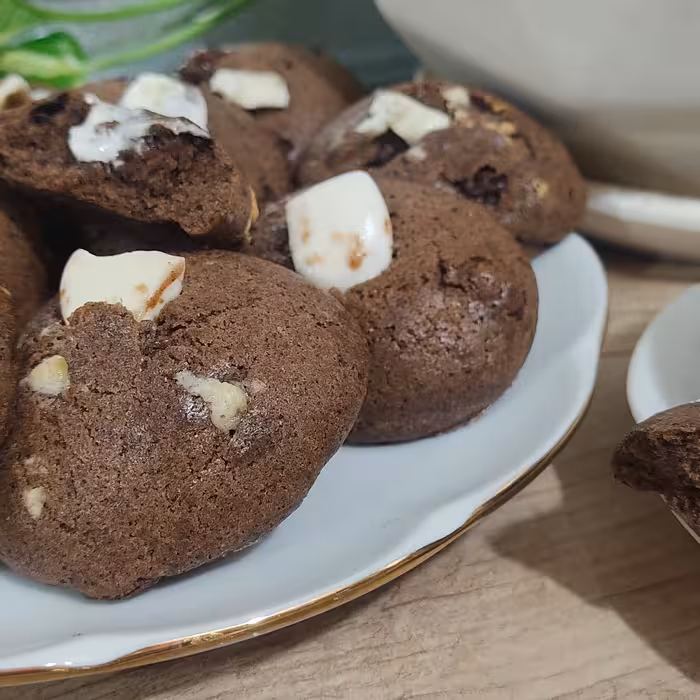 کوکی قهوه هسته خرما بسیار مقوی با طعمی متفاوت نزدیک ب قهوه تهیه شده با کره و مواد اولیه تازه