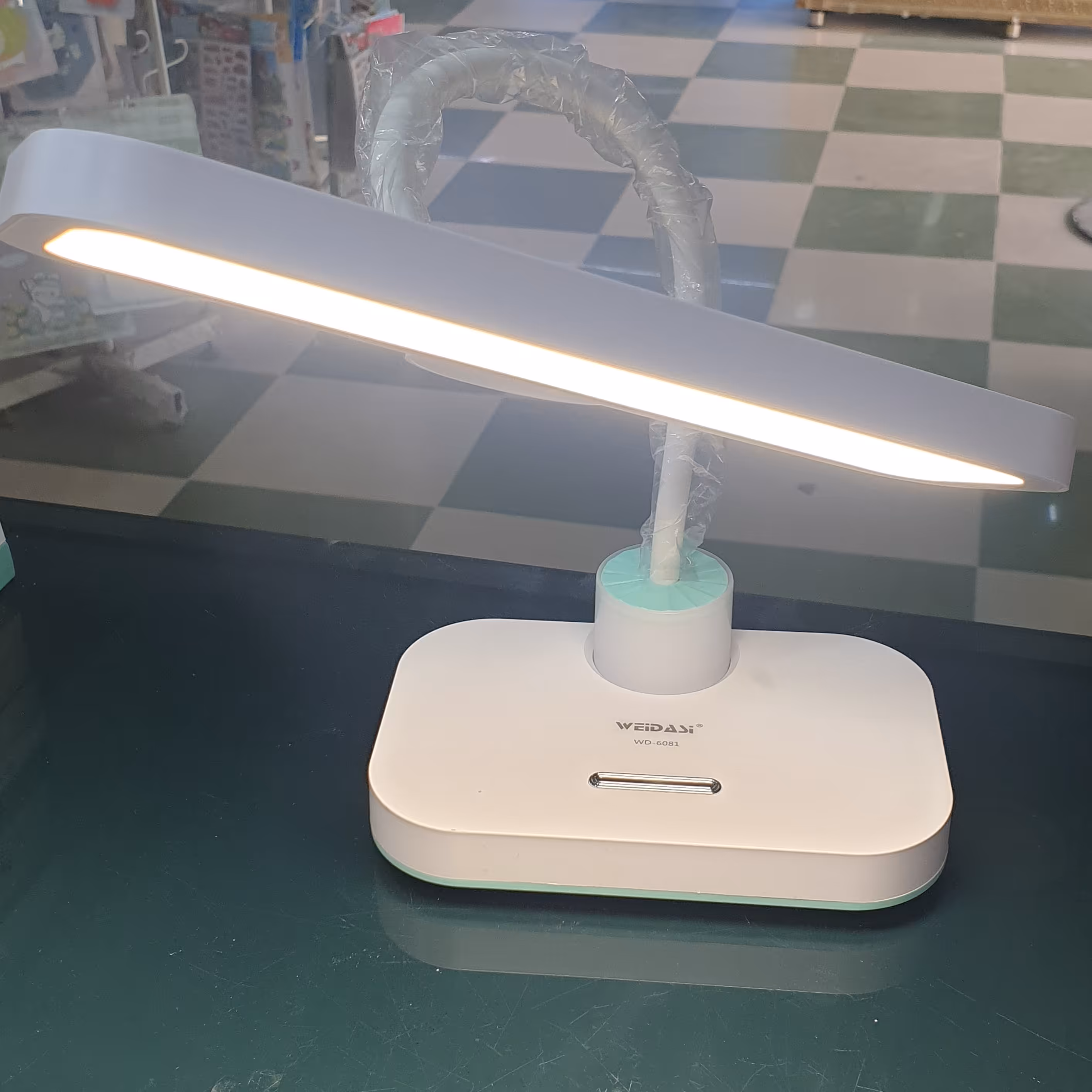 چراغ مطالعه شارژی لمسی 