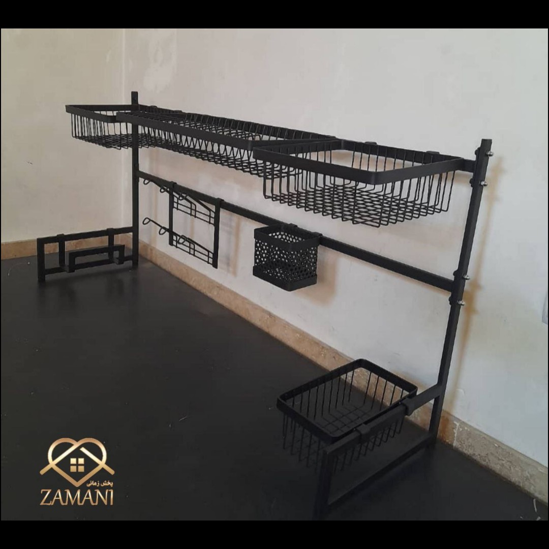 آبچکان روی سینک مشکی
