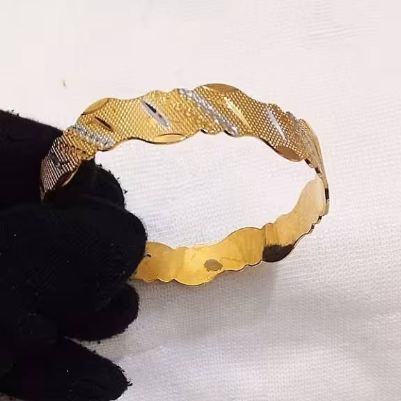 النگو کاملا مشابه طلا و کیفیت عالی با رنگ ثابت و ضدحساسیت میباشد