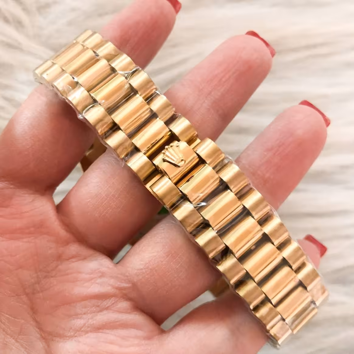 ساعت مچی مردانه مارک رولکس طرح دراگون تک رنگ دارای تقویم  کیفیت عالی بند استیل طلایی  صفحه مشکی  دارای جعبه کادویی 