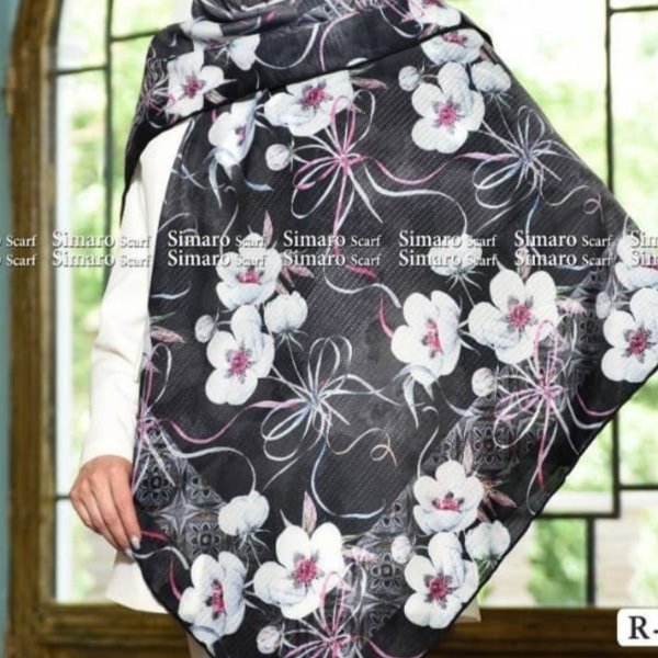 روسری گلدار زمینه طوسی