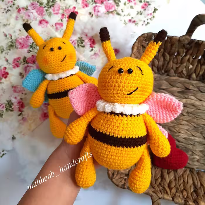 عروسک بافتنی زنبور