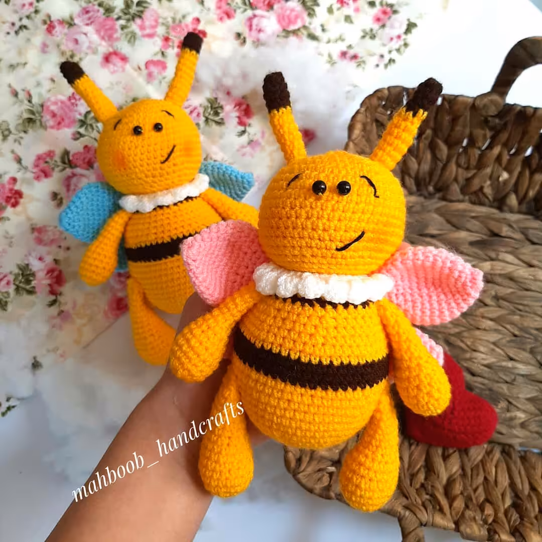 عروسک بافتنی زنبور