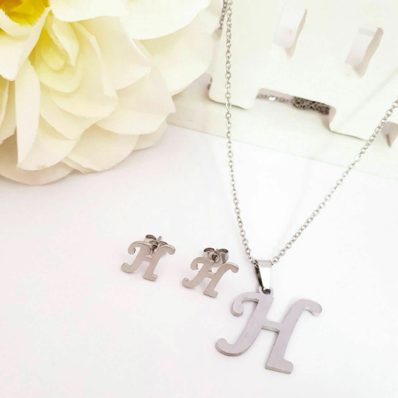 نیمست حرف H کد6373.استاینلس استیل.آبکاری طلا.رنگ ثابت.ضدحساسیت