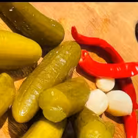 خیار شور خانگی تازه وترد وباکیفیت 3 کیلو 