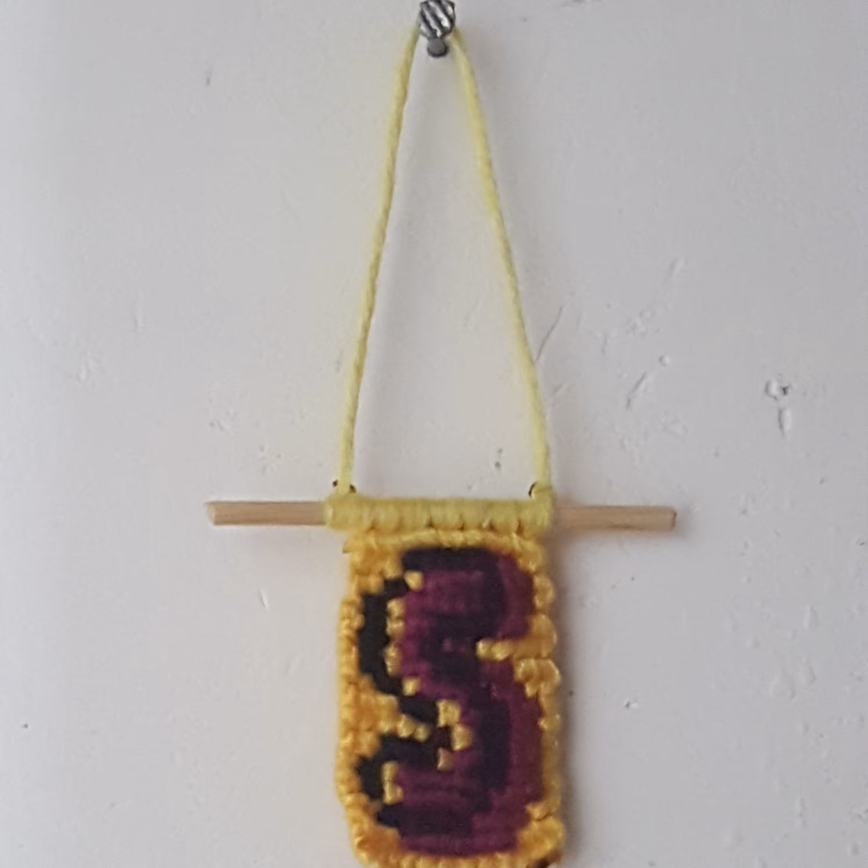 دیوارکوب مینیمال حرفs