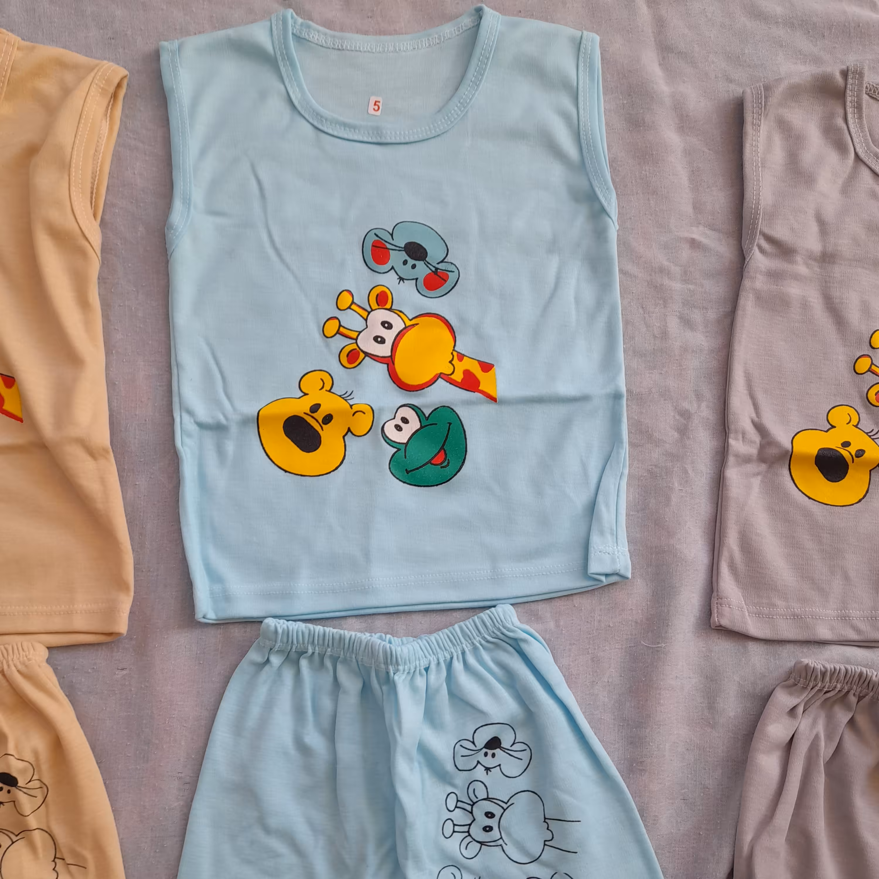 تاپ و شلوارک پسرانه طرح زرافه