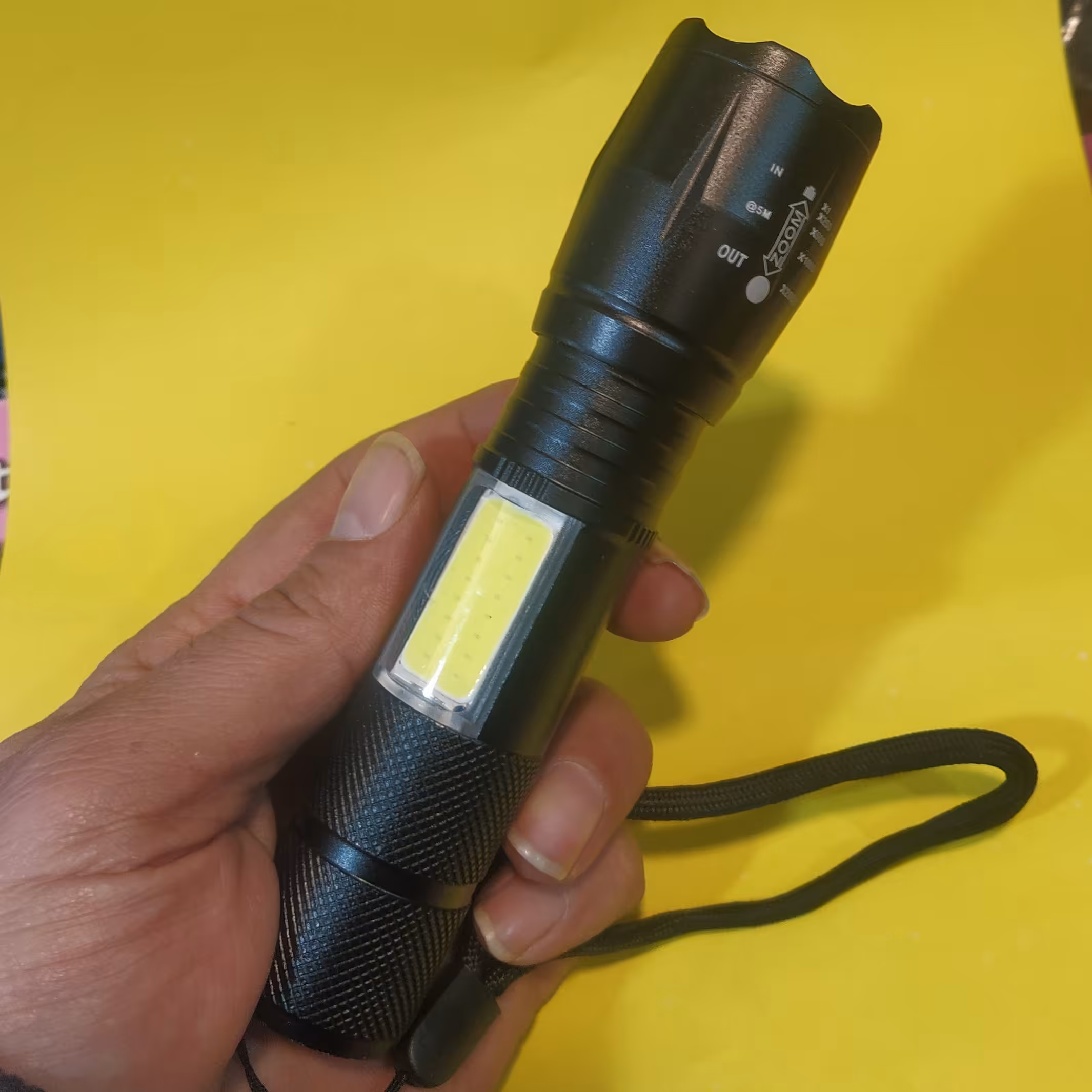 چراغ قوه پلیسی شارژی c609