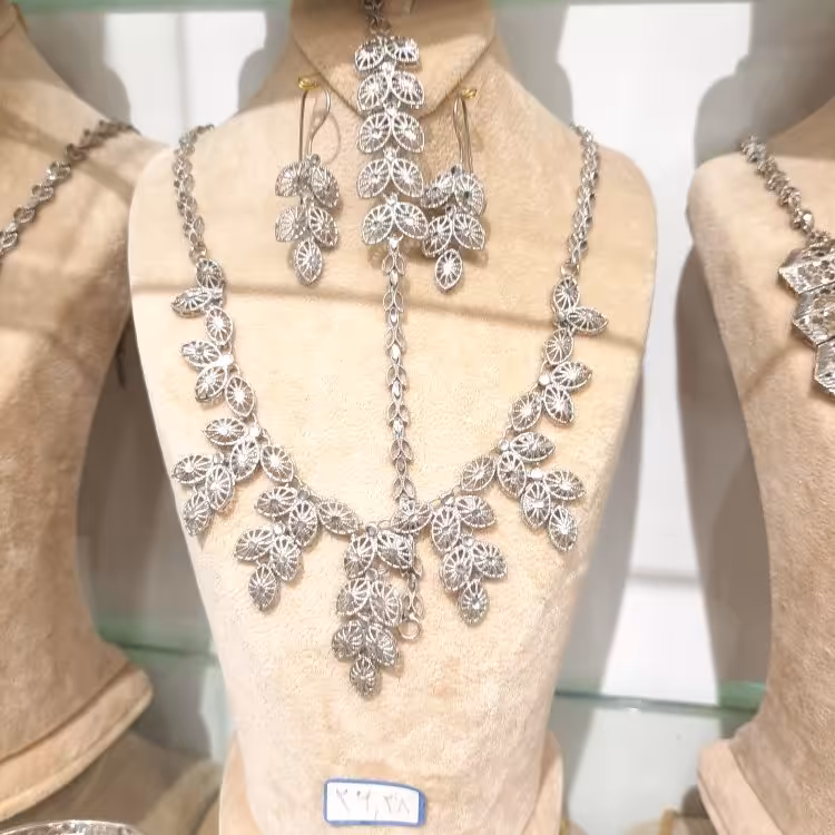 سرویس نقره تراش، امکان آبکاری طلا یی کامل دارد..