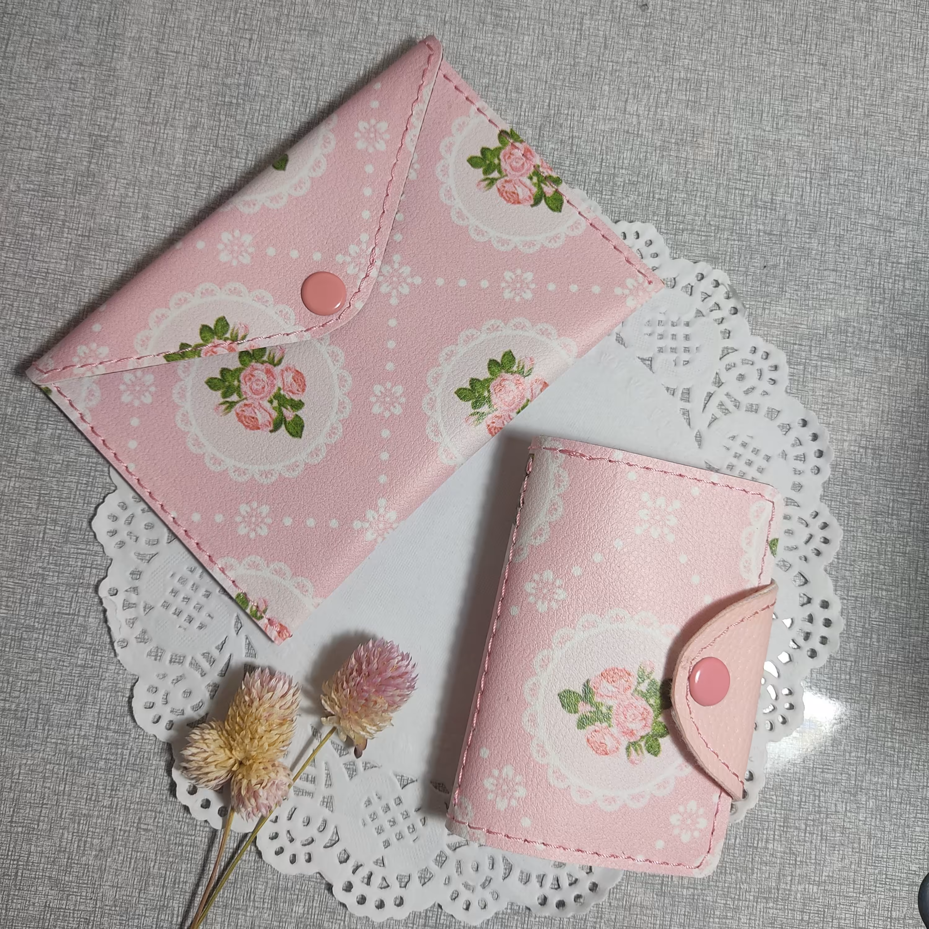 ست کیف کارت و جا دستمالی گل قابدار صورتی چرم مصنوعی