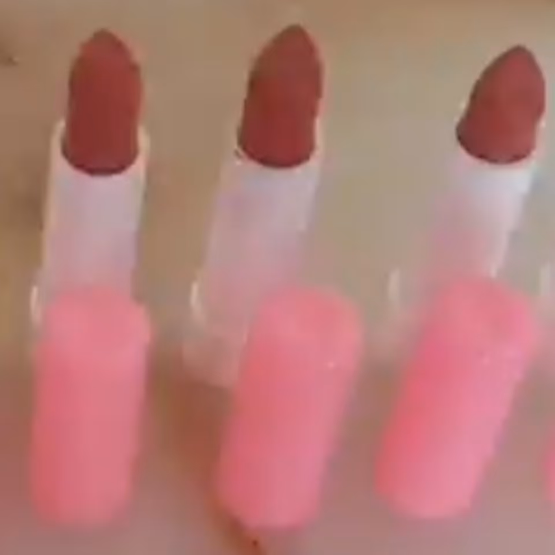 بالم لب رنگی