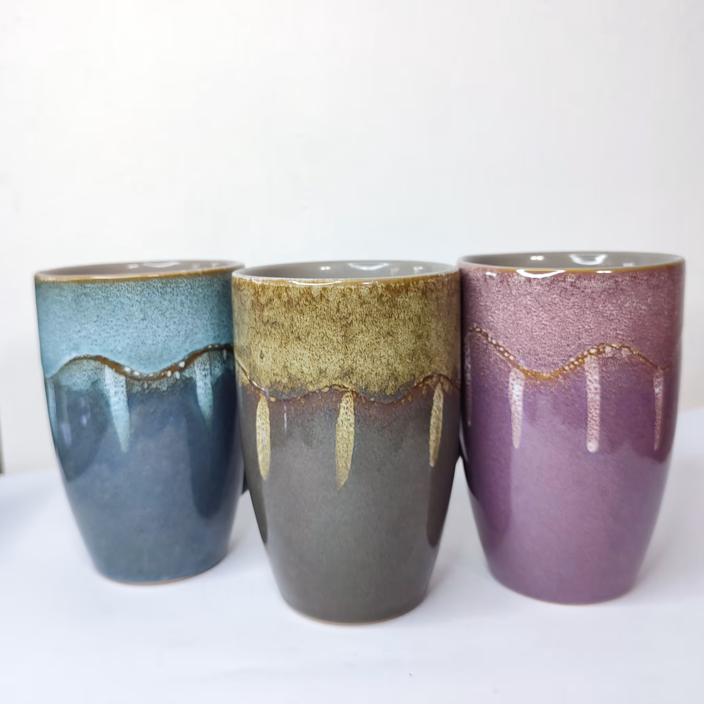 ماگ سرامیکی خارجی لعاب داخل و بیرون ماگ یکدست و با کیفیت بالا میباشد 