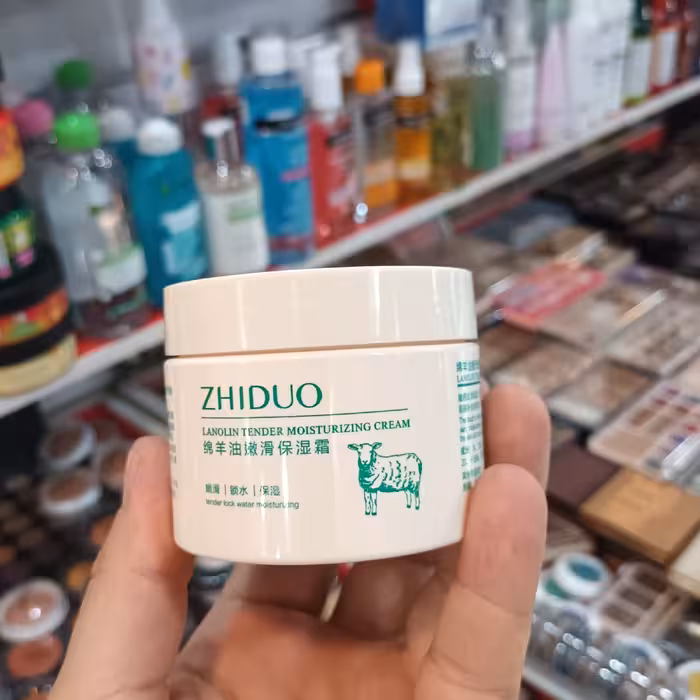 کرم ابرسان کاسه ای شیر گوسفند