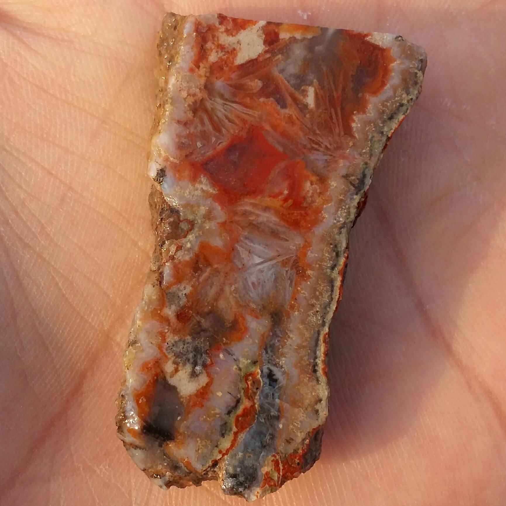 اسلایس سنگ راف حبه شده عقیق منظره رتایلی سرخ شاهکار خلقت 100 در 100 طبیعی
تابلو نقاشی طبیعی
بی نظییییر  دو طرفه