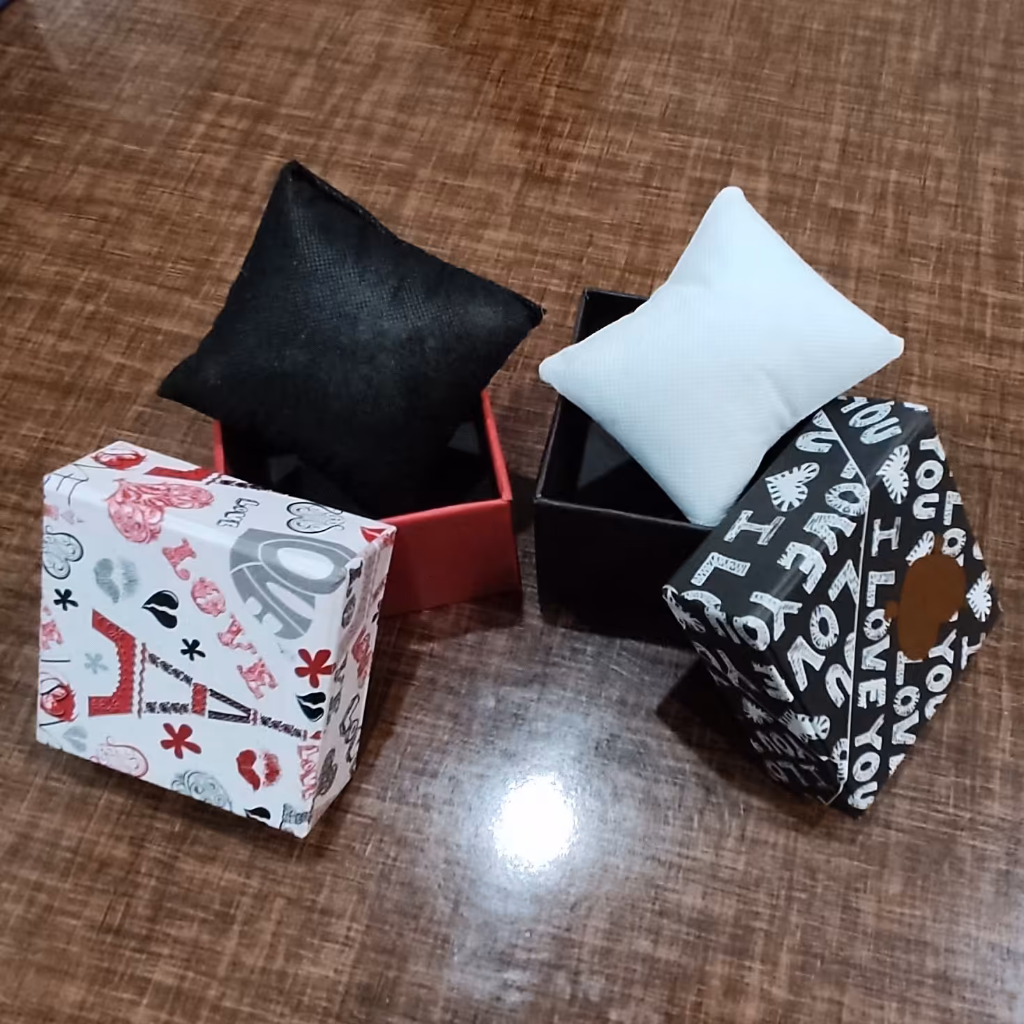 جعبه هارد باکس ساعتی به همراه بالش