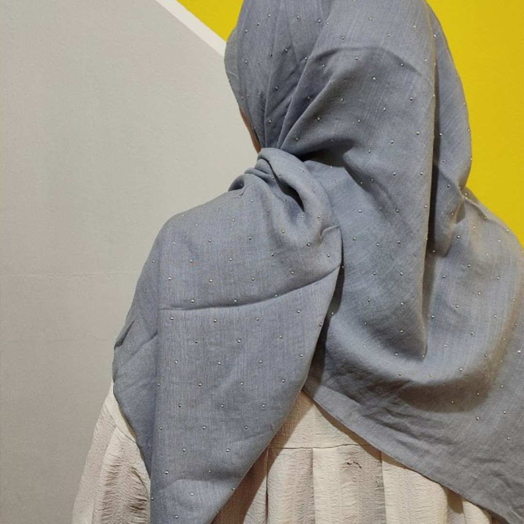 روسری طوسی روشن نگین دار