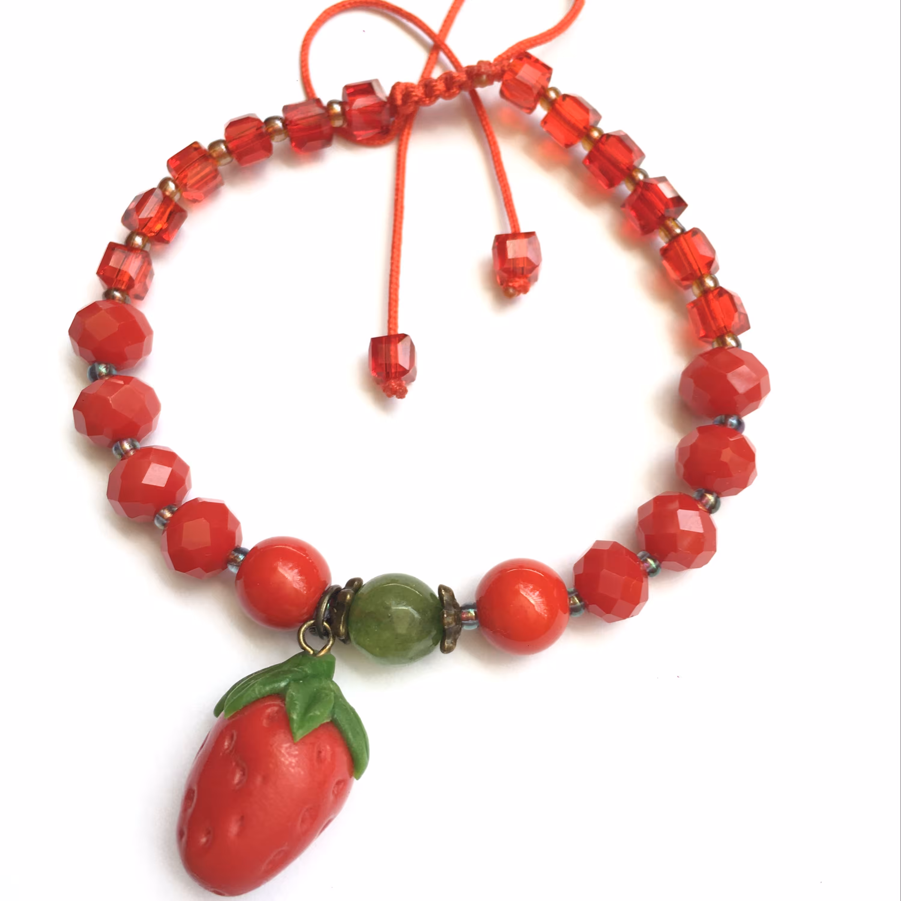 دستبند مدل توت فری سایز  الیاف نخی برنج  برنز  سنگ کریستال نخ