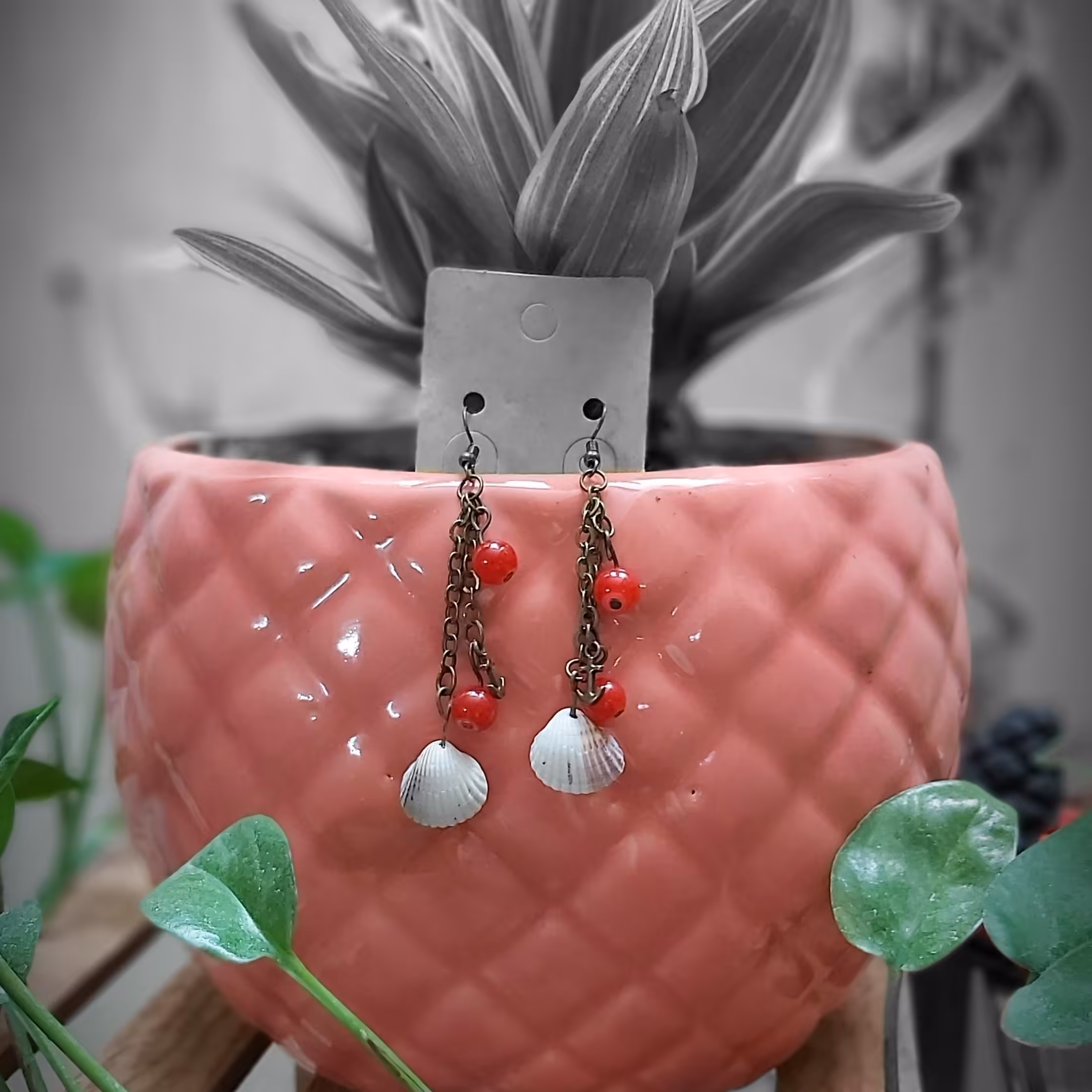 گوشواره آویز صدف و مهره ابرنگی