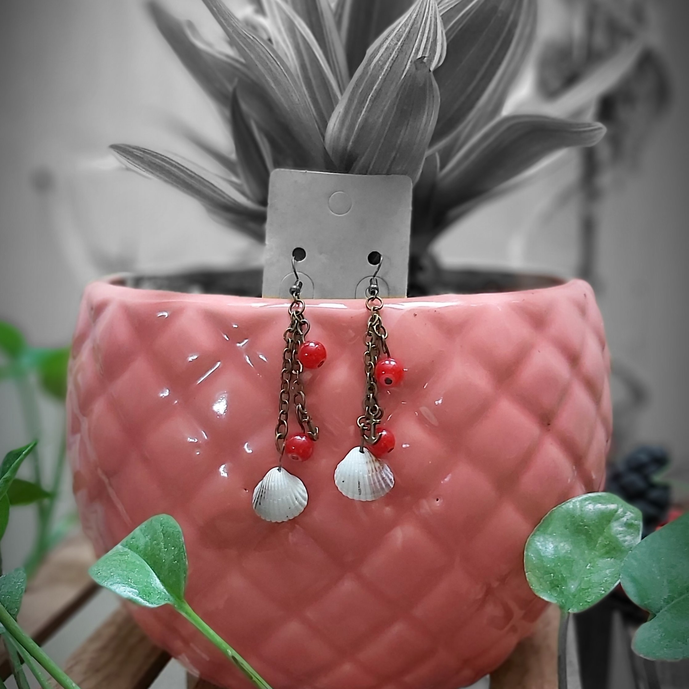 گوشواره آویز صدف و مهره ابرنگی