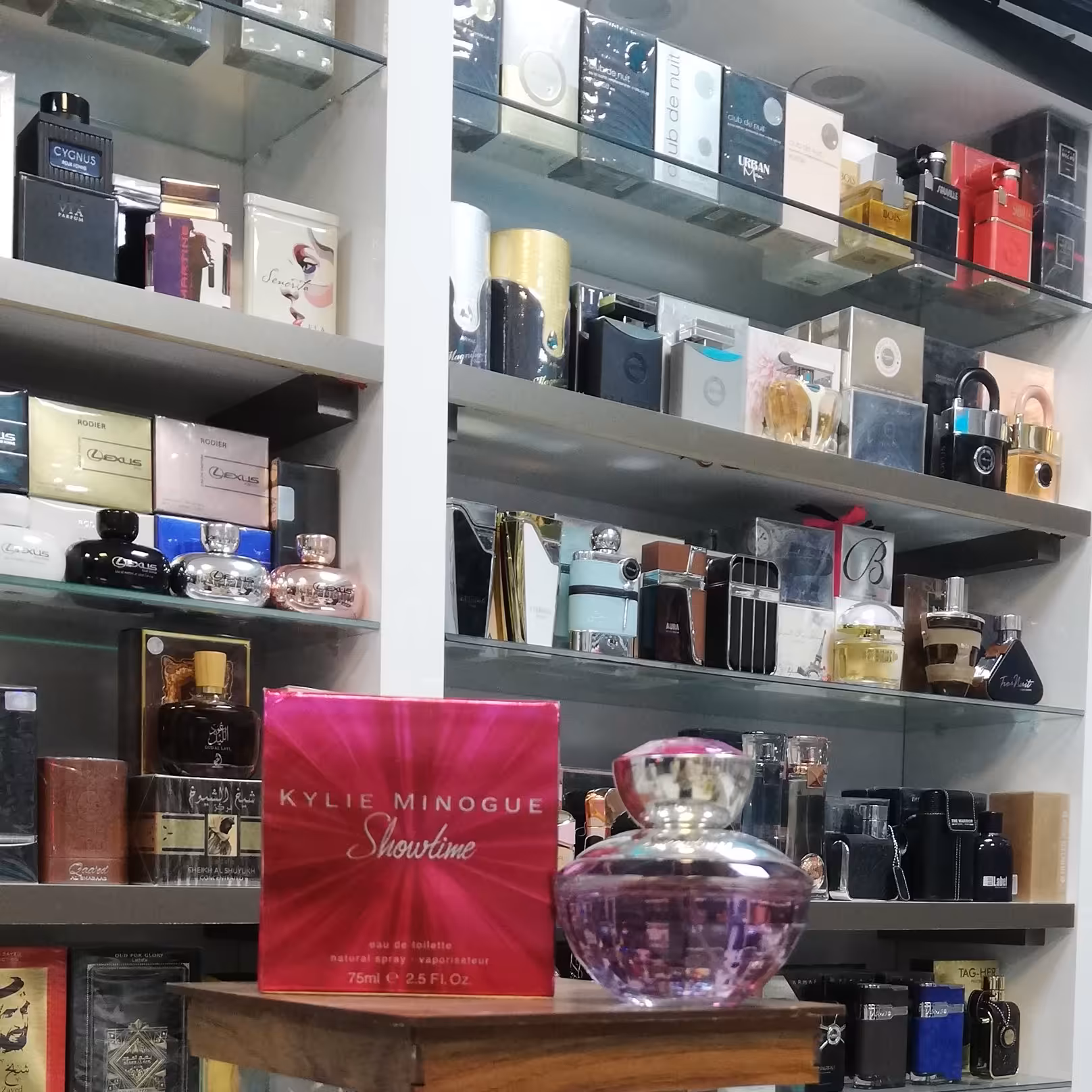 عطر زنانه کایلی مینوگ شوتایم ادوتویلت Showtime EDT Kylie Minogue for women

