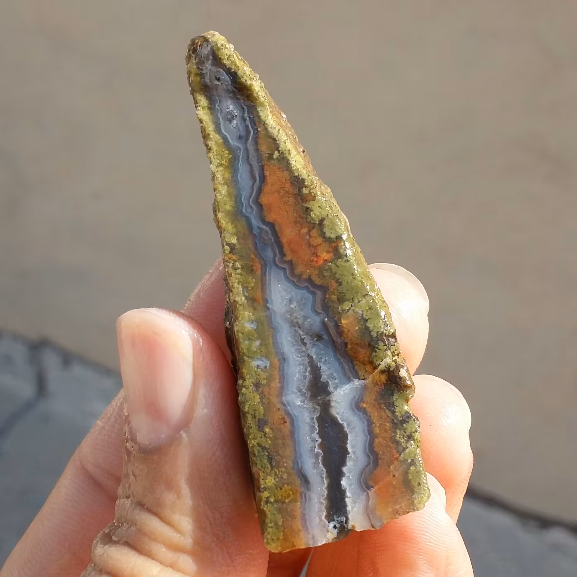 اسلایس سنگ راف عقیق سلیمانی سه بعدی رنگی منظره دار
 100 در 100 طبیعی 
کد 11616