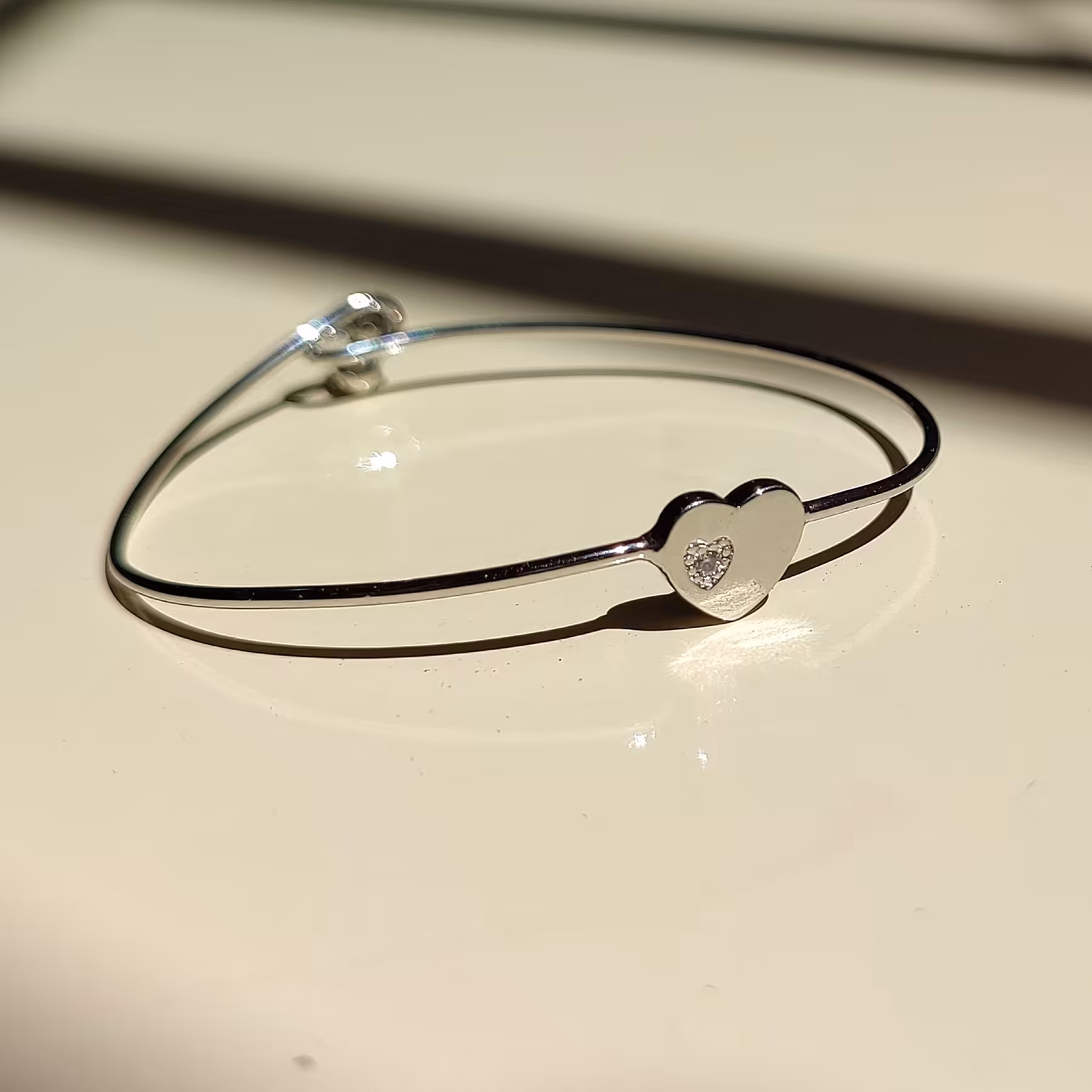 دستبند النگویی ظریف و رنگ ثابت 