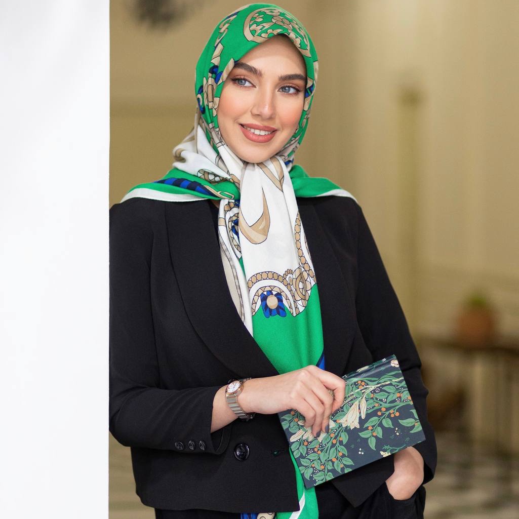 روسری قواره بزرگ دور دست دوز ابریشم توییل با ارسال رایگان به سراسر کشور