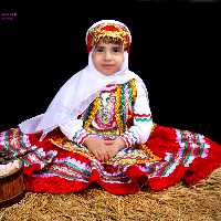 لباس محلی کرمانجی بچگانه مناسب 4تا5سال شامل پیراهن و دامن و جلیقه و سربند و روسری حریر