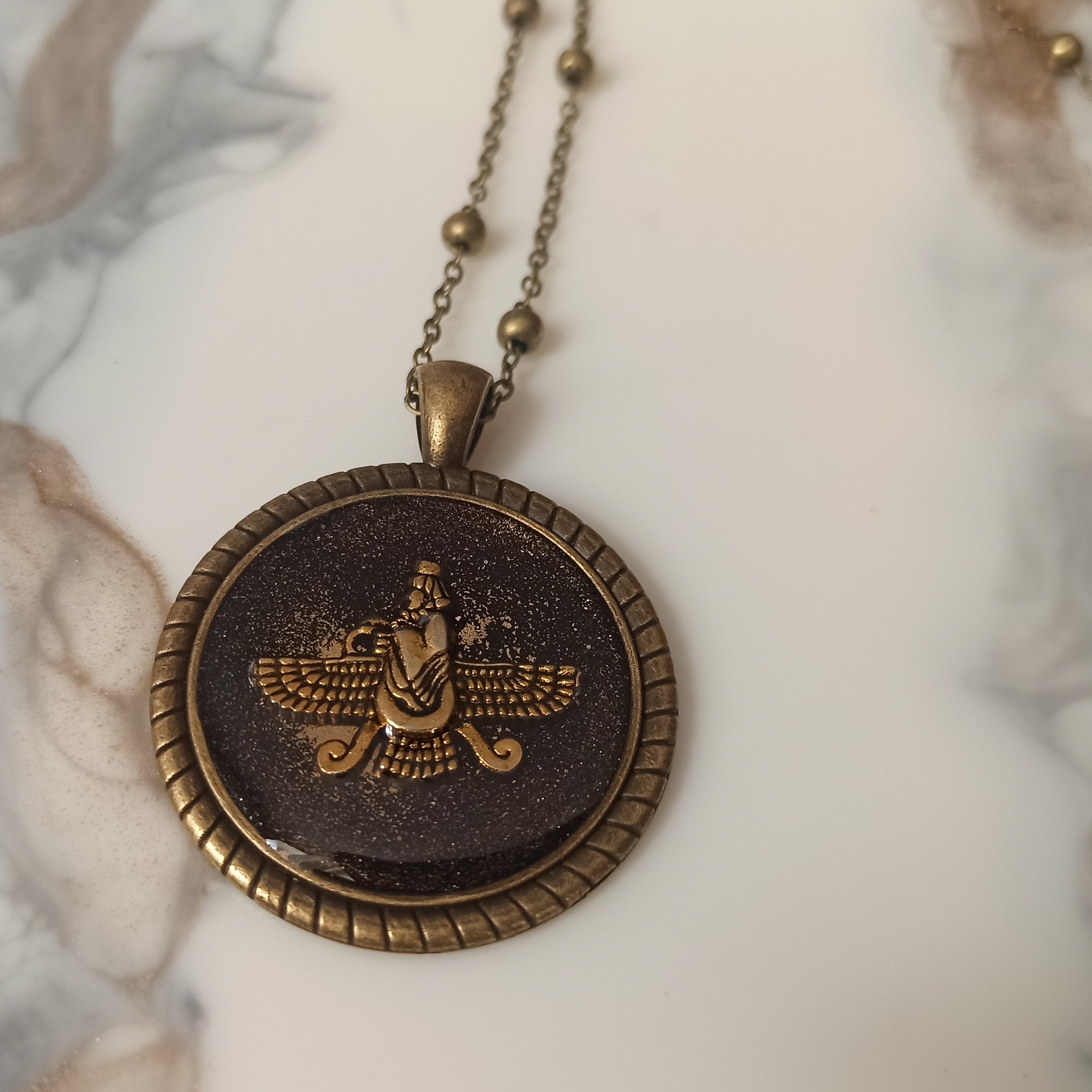 گردنبند رزینی طرح فروهر