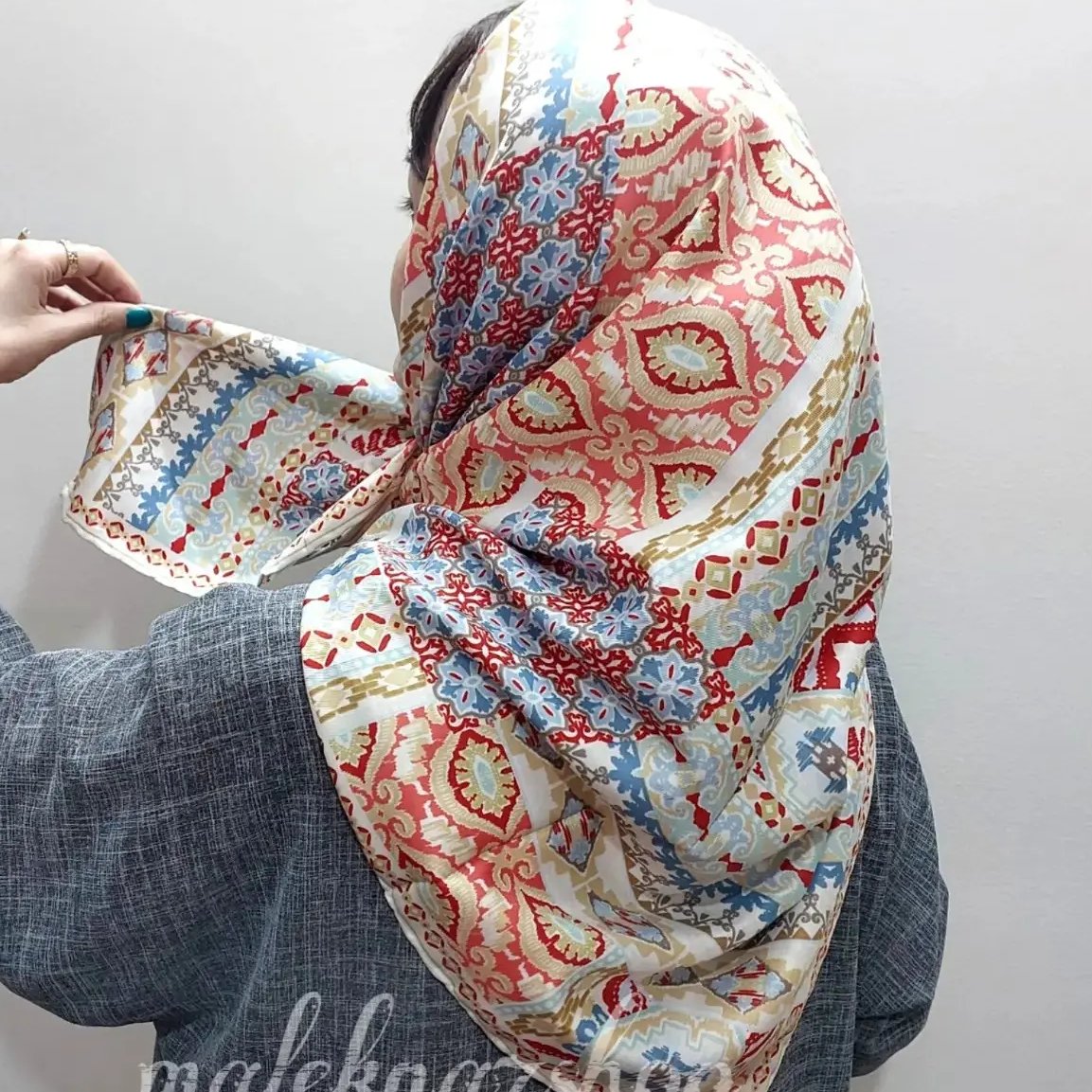 روسری سنتی وارداتی سایز 104 ایستایی مناسب ضد چروک