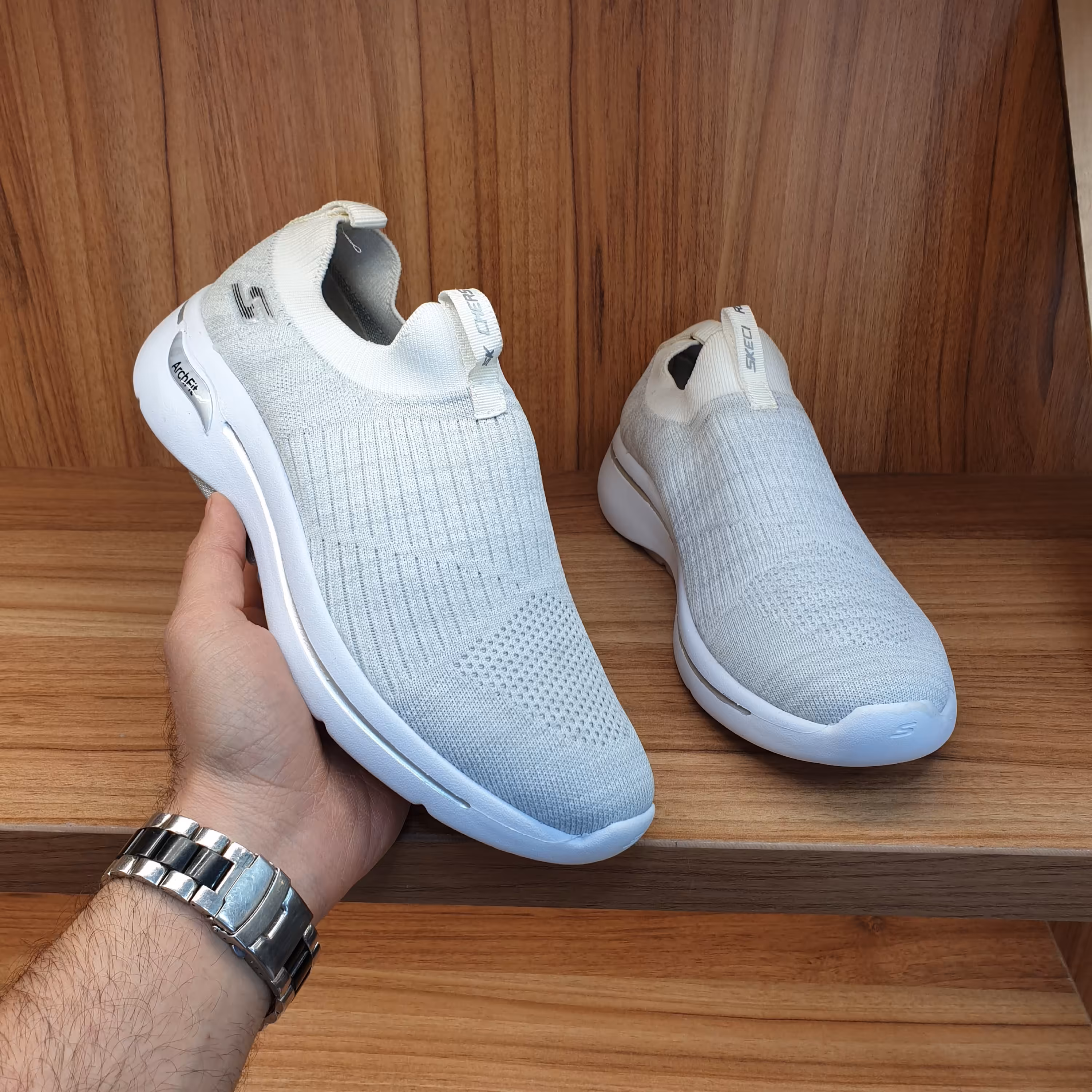 کفش جورایی مخصوص پیاده روی طبی تمام کش مارک اسکیچرز در دو رنگ سایز  42 43 موجود در کفش پاپوش بهبهان 