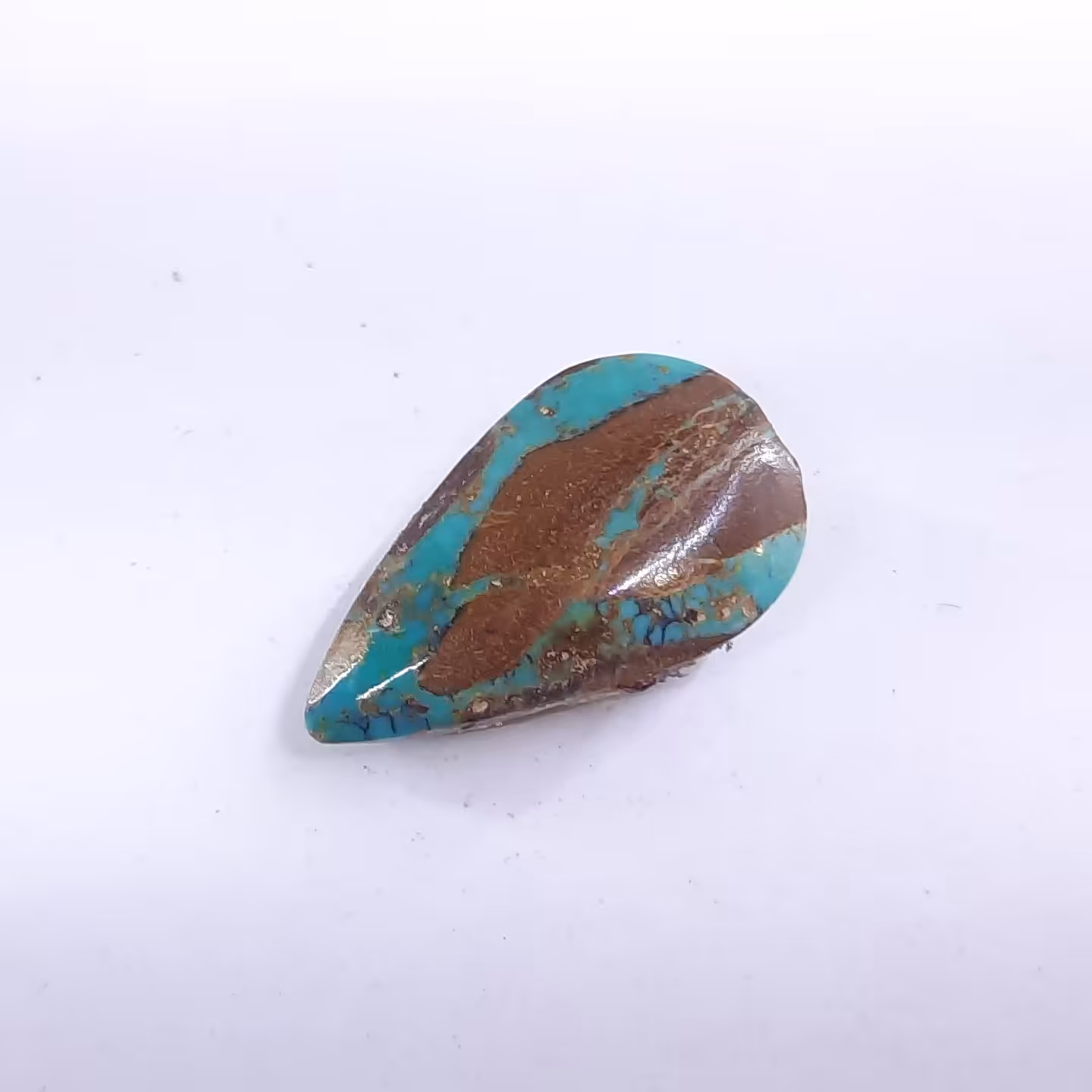 نگین فیروزه نیشابور معدنی تراش اشکی کد ان502 فاقد رنگ مصنوعی و احیا