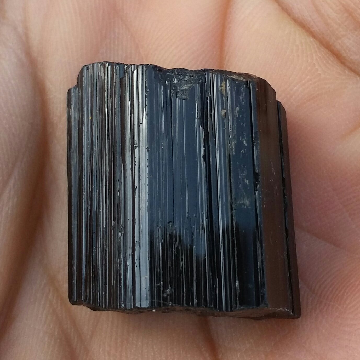 سنگ راف تورمالین شرول وارداتی ارزشمند شاهکار خلقت 100درصد طبیعی
مناسب جهت کلکسیون و ساخت نگین
کد 9002