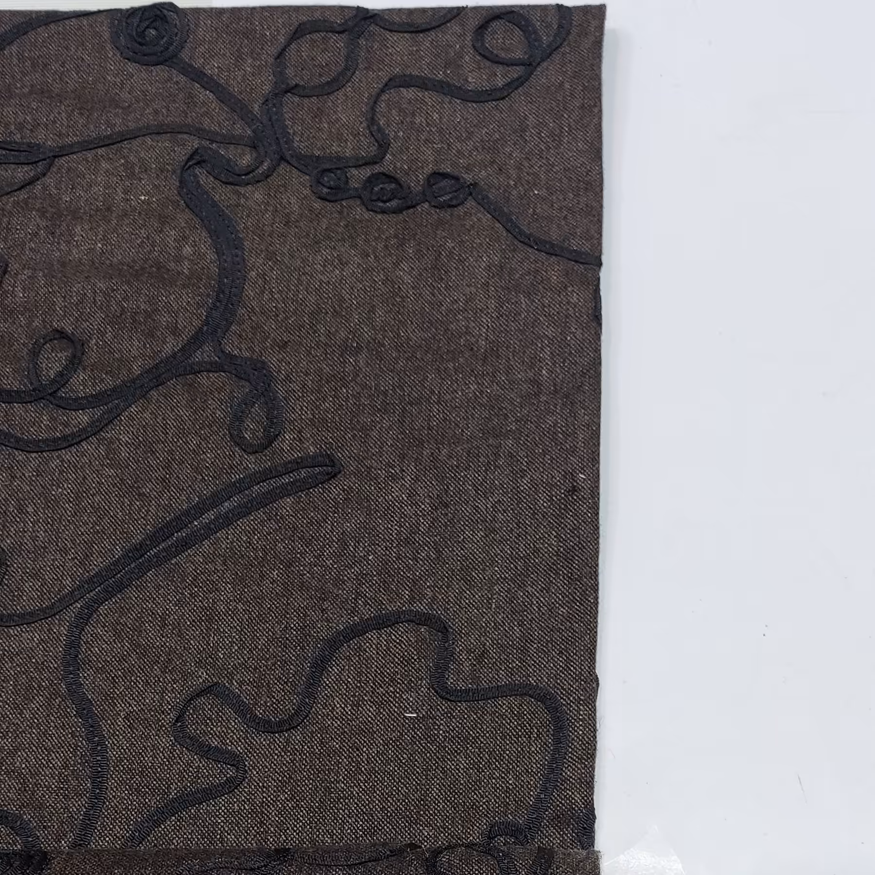 پارچه کشمیر طرح دار.جنس درجه یک.مناسب برای پالتو مانتو و ...عرض 150