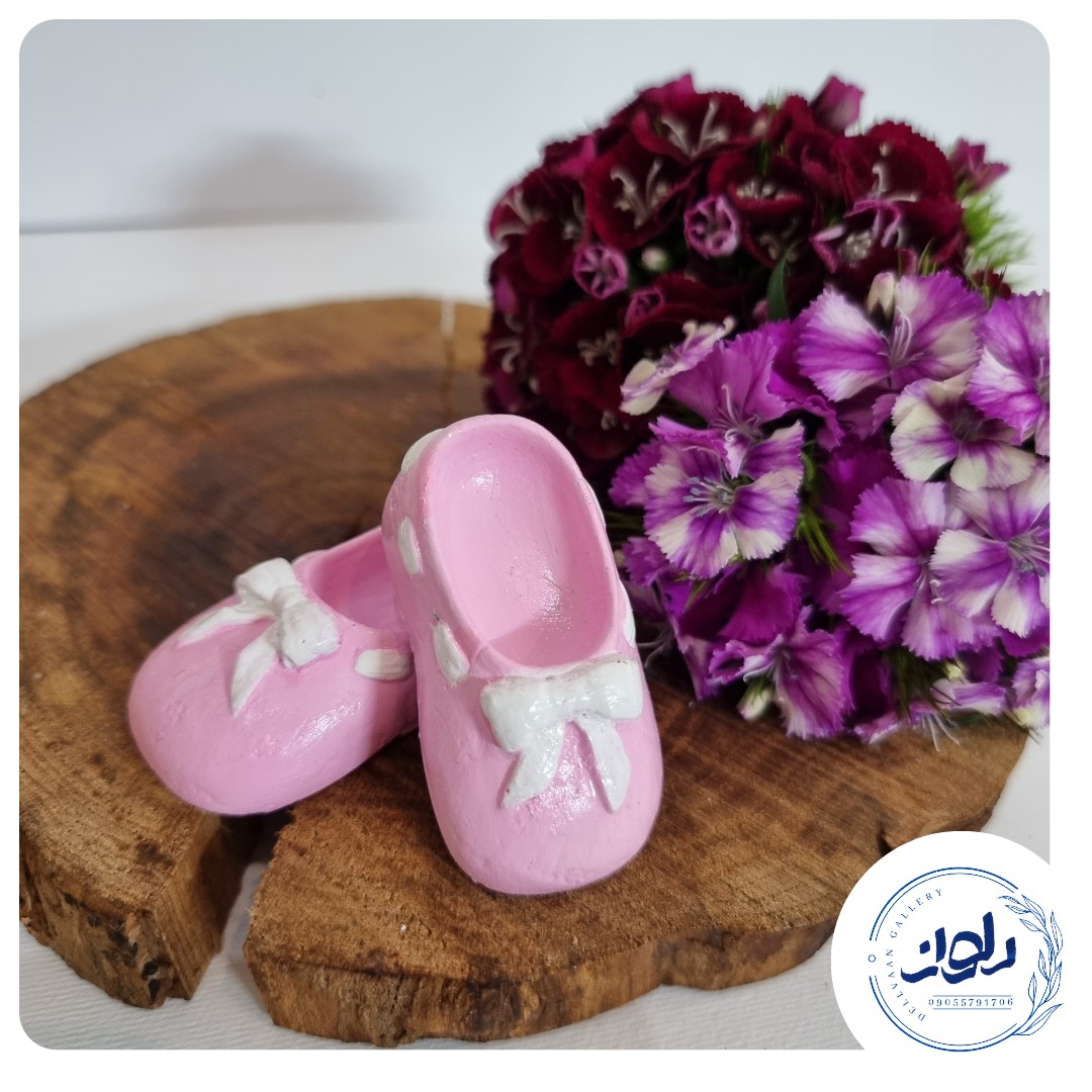 گیفت کفش دخترونه مناسب گیفت تولد سیسمونی جشن قدم