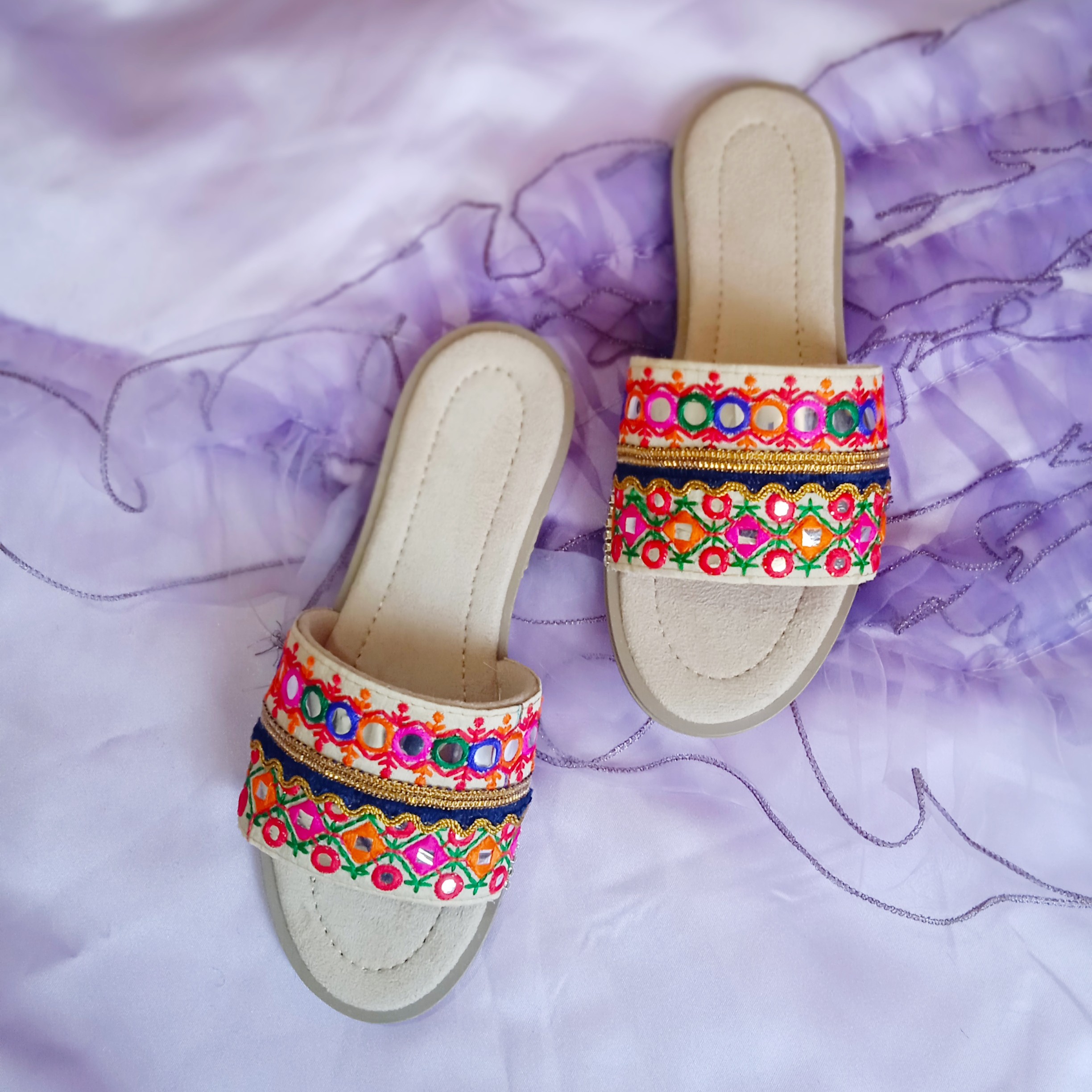 صندل نواردوزی کرمی 