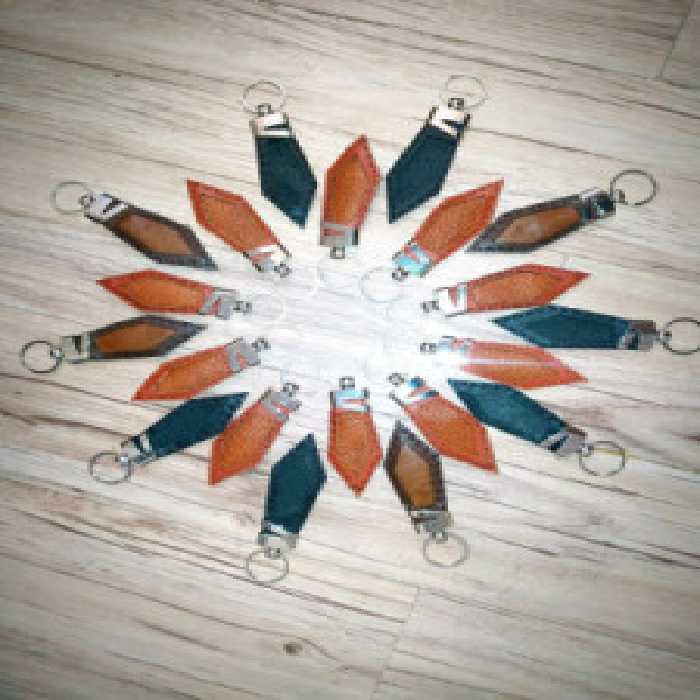 جاسوئیچی چرم طبیعی با سرکلیدی طرح لبخند خارجی