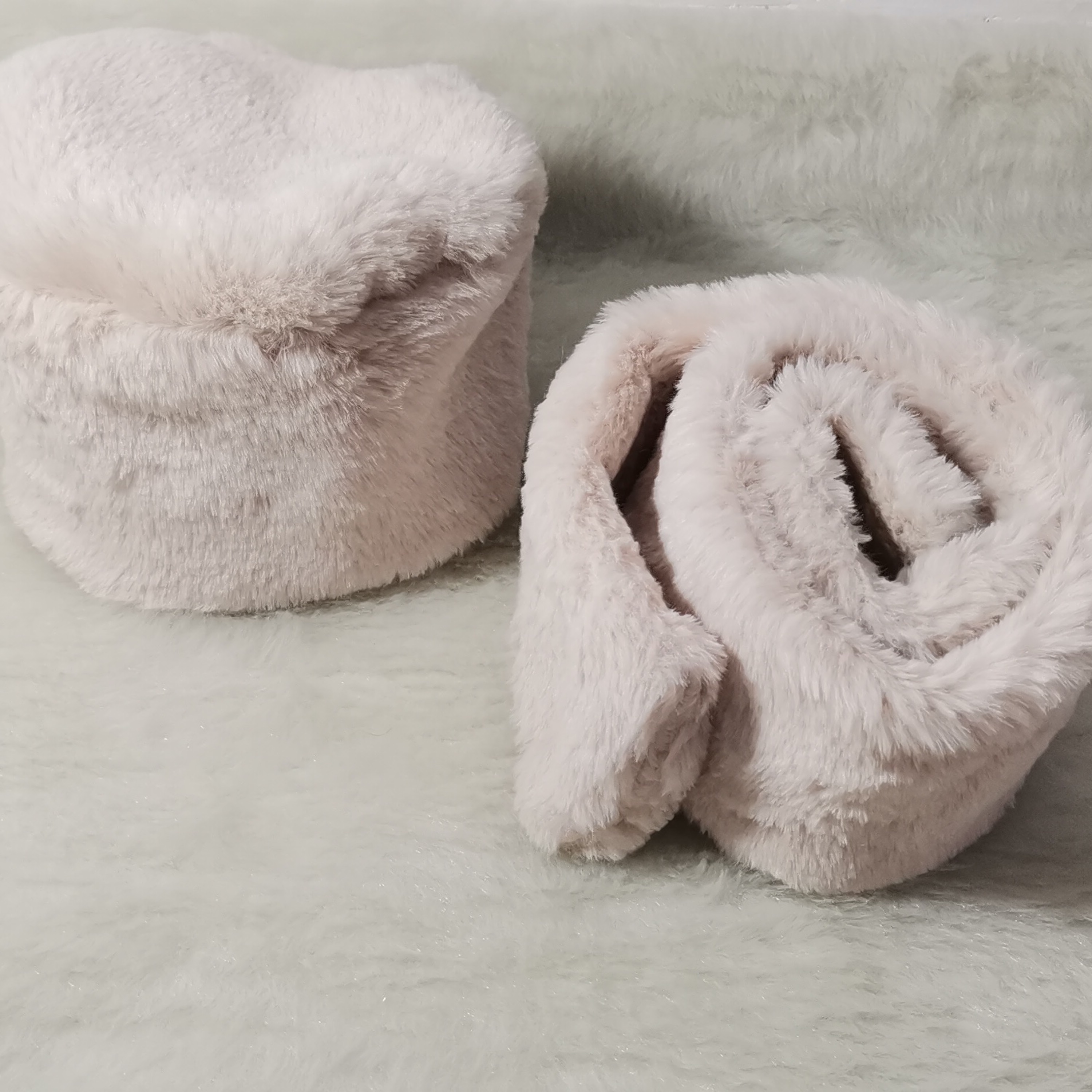 کلاه روسی جنس خز نرم و لطیف با آستری مرغوب)مزون دوز